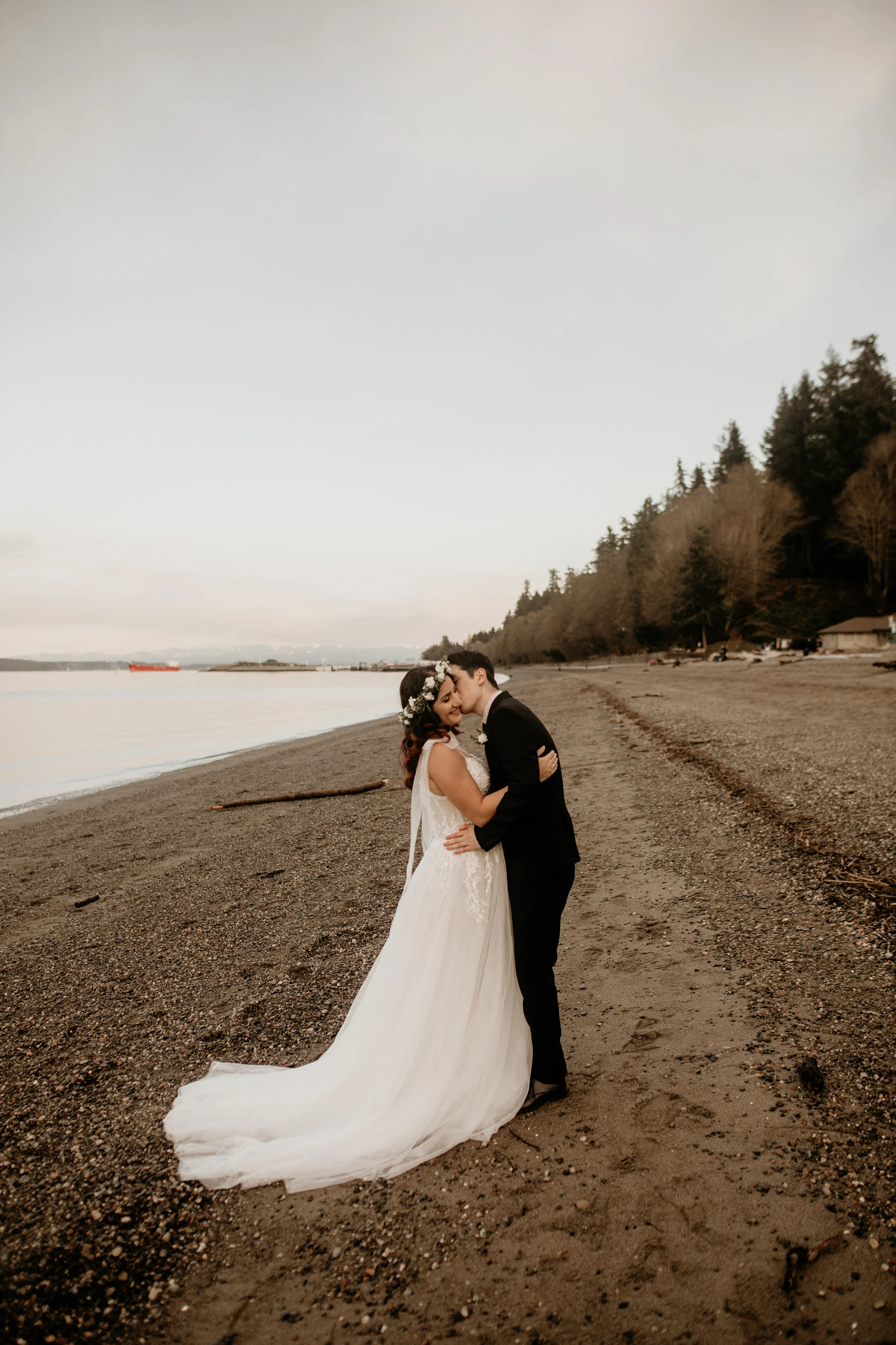 Tacoma elopement photography - point defiance elopement - point defiance elopement photography - elopement wedding photography - seattle elopement - hire wedding photographers in seattle - adventure wedding photographer - wedding photographer under …