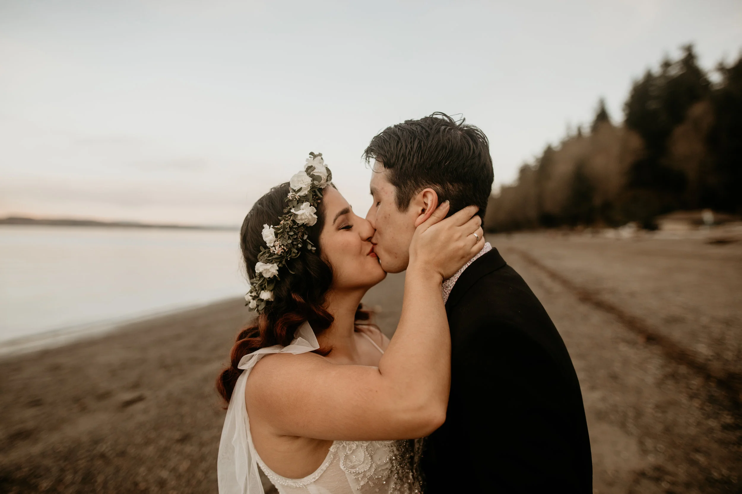 Tacoma elopement photography - point defiance elopement - point defiance elopement photography - elopement wedding photography - seattle elopement - hire wedding photographers in seattle - adventure wedding photographer - wedding photographer under …