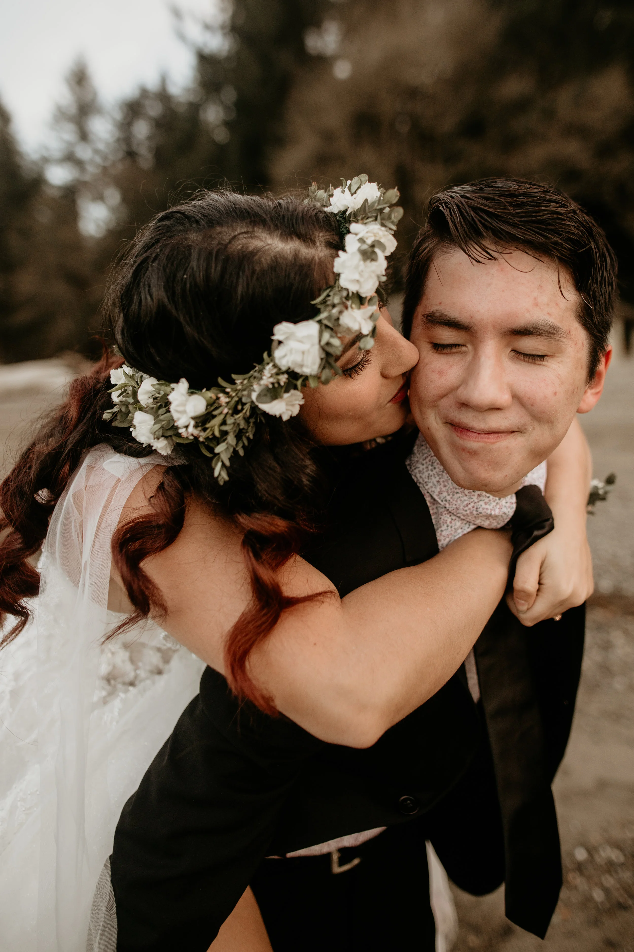 Tacoma elopement photography - point defiance elopement - point defiance elopement photography - elopement wedding photography - seattle elopement - hire wedding photographers in seattle - adventure wedding photographer - wedding photographer under …