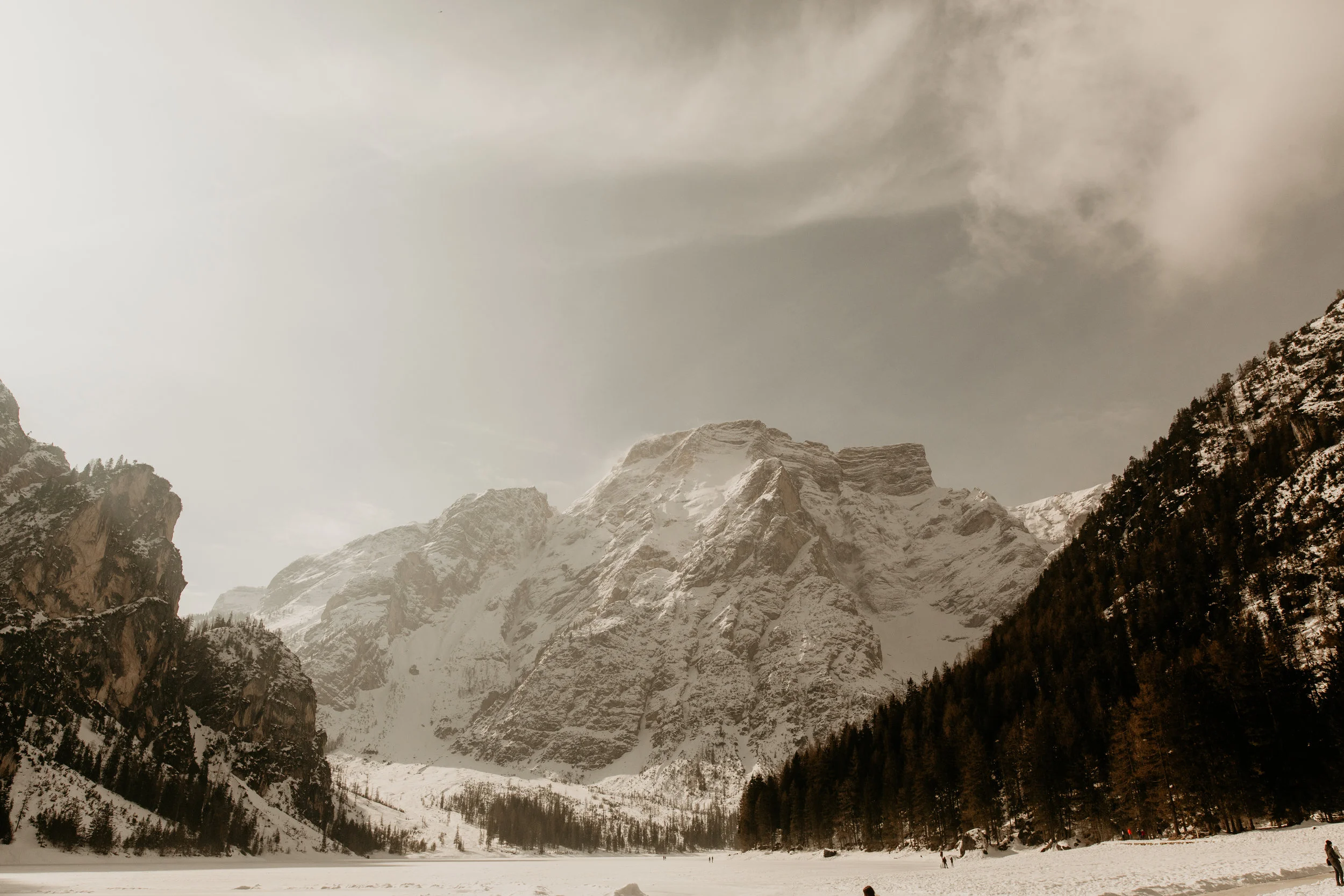 Italy elopement photographer - Lago di braies elopement photographer - Austria elopement photographer - Italy wedding photographer - Austria wedding photographer - Germany wedding photographer - Lago Di Braies- Prago Wildersee - Salzburg wedding pho…