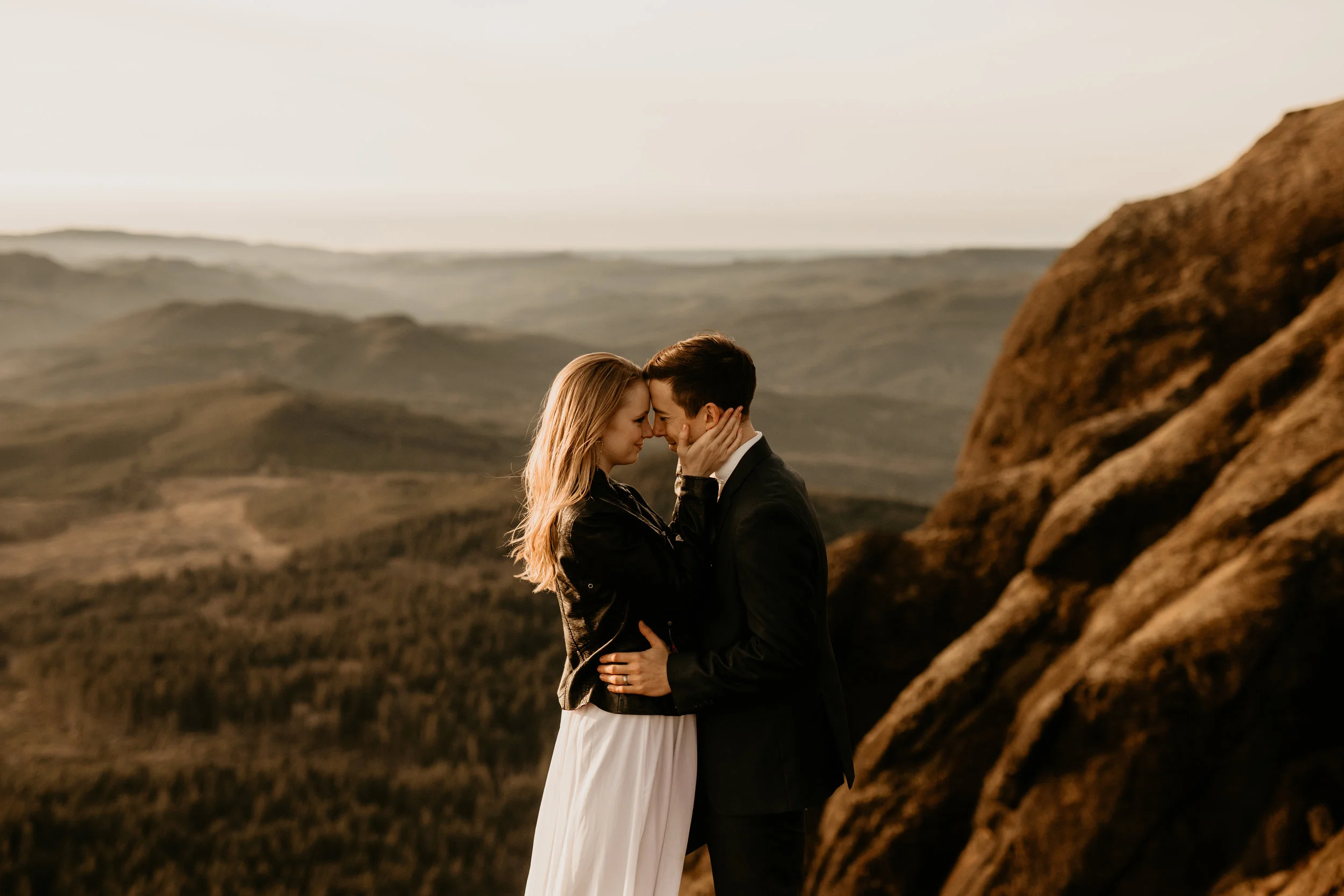 Oregon coast elopement Check out this adventure elopement blog for elopement ideas, adventure wedding dresses, groom attire, elopement tips, boho bouquets, elopement hairstyles, and the best elopement destinations. All images by BreeAnna Lasher // w…