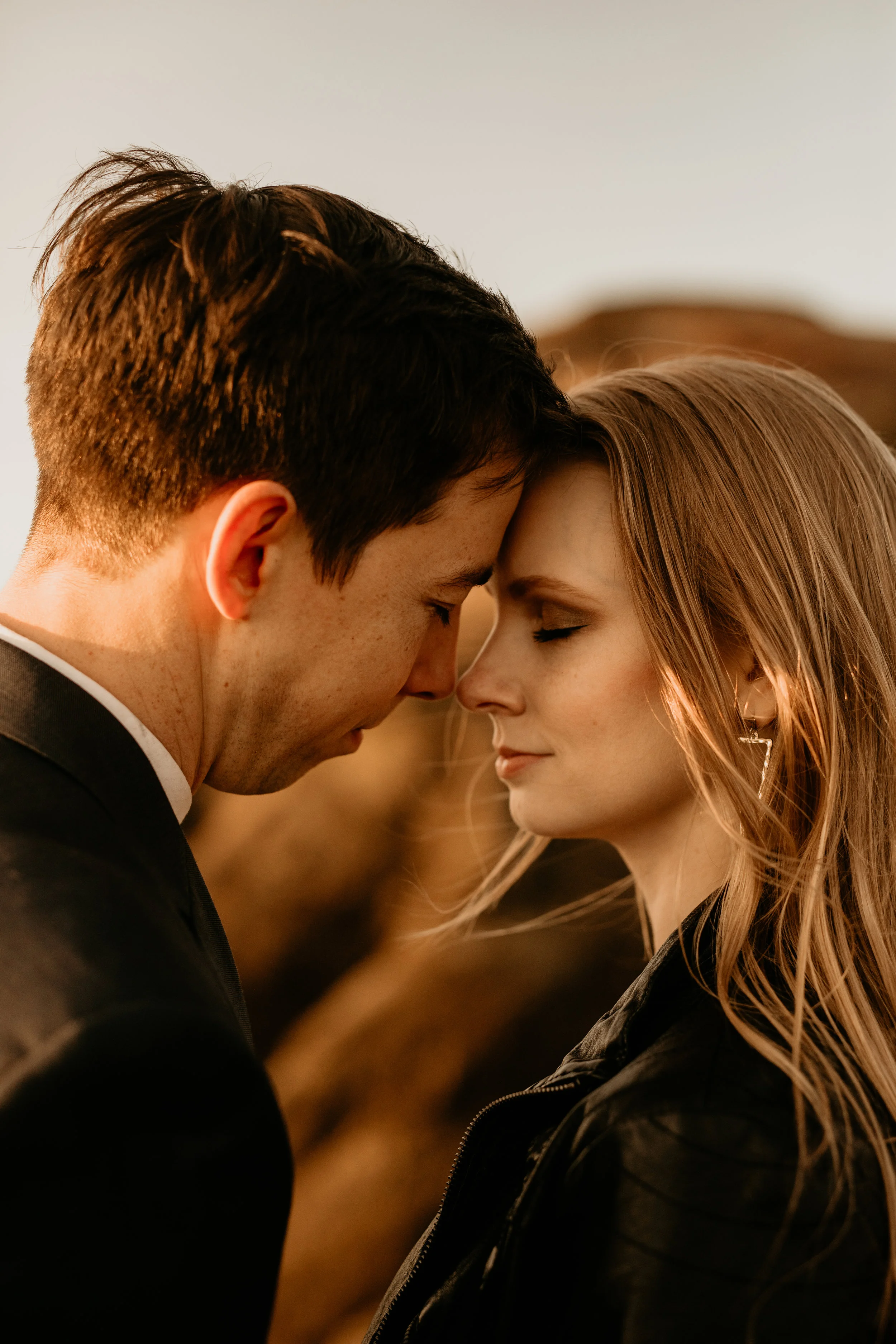 Oregon coast elopement Check out this adventure elopement blog for elopement ideas, adventure wedding dresses, groom attire, elopement tips, boho bouquets, elopement hairstyles, and the best elopement destinations. All images by BreeAnna Lasher // w…