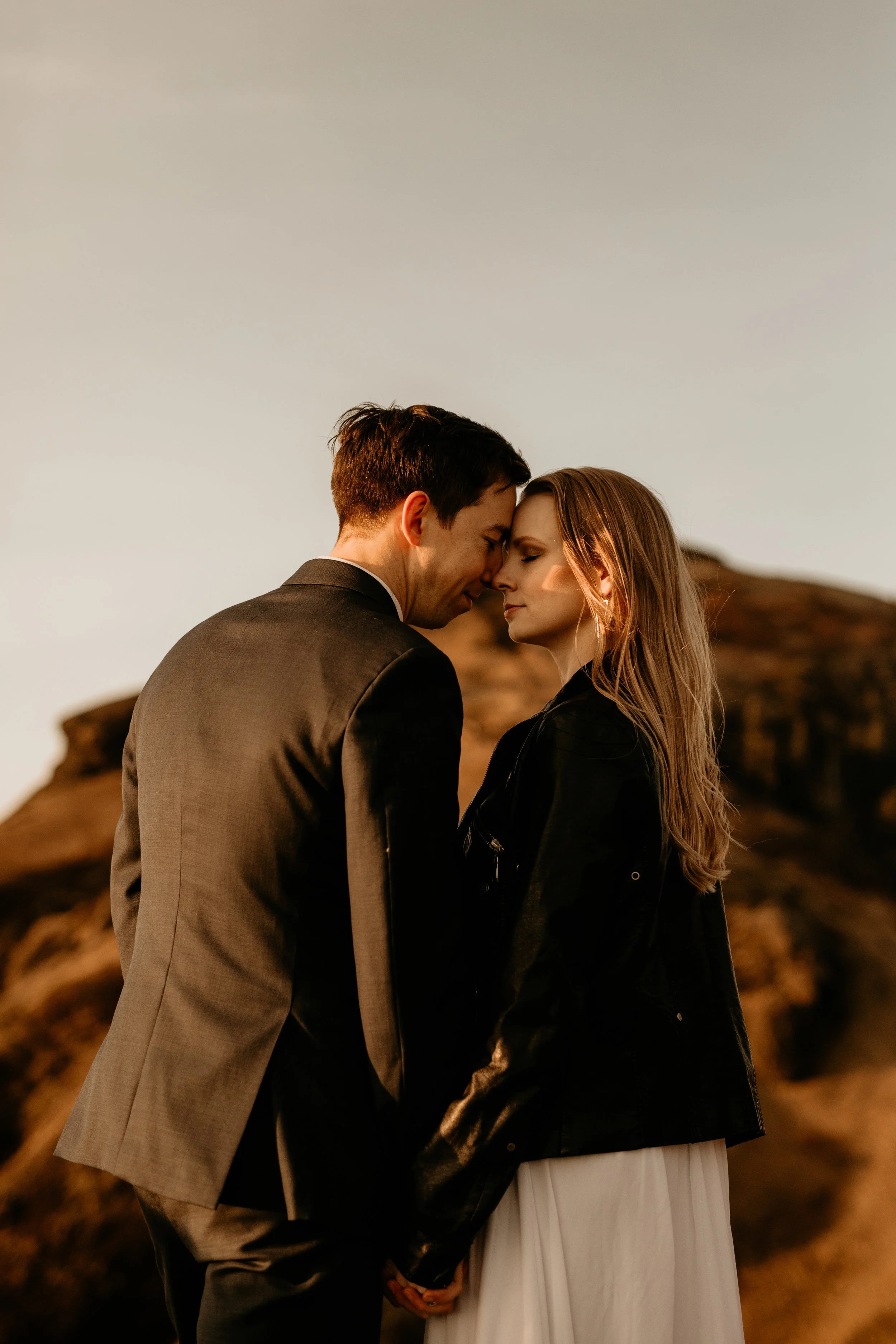 Oregon coast elopement Check out this adventure elopement blog for elopement ideas, adventure wedding dresses, groom attire, elopement tips, boho bouquets, elopement hairstyles, and the best elopement destinations. All images by BreeAnna Lasher // w…