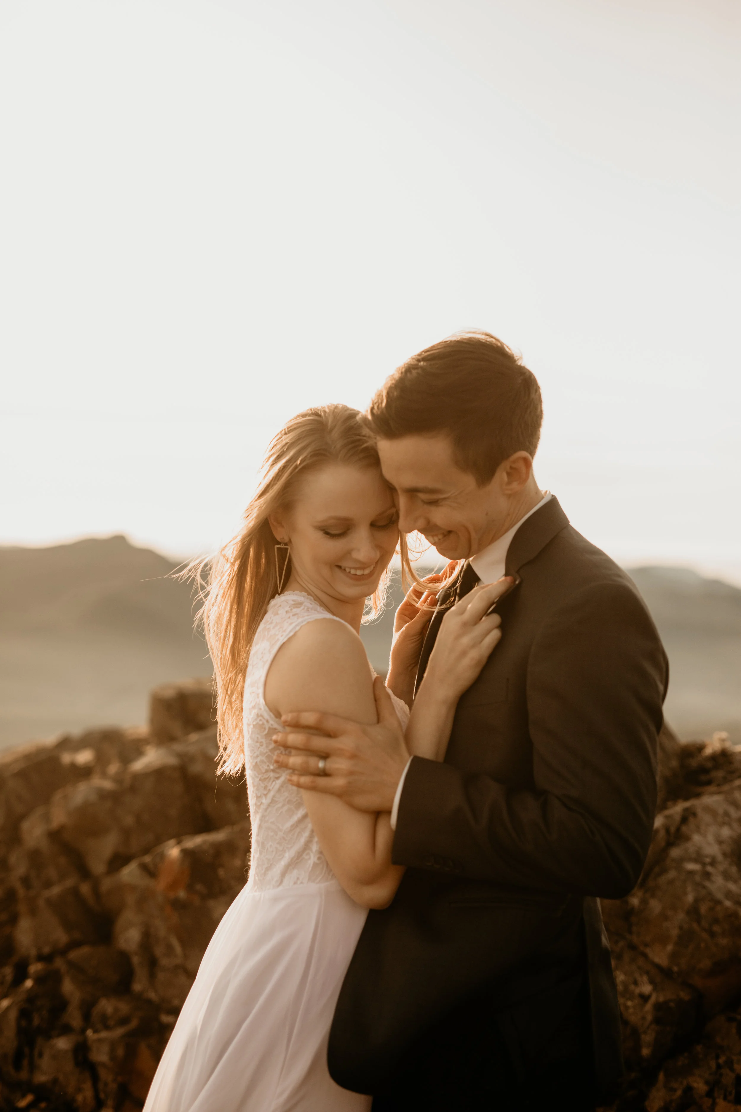Oregon coast elopement Check out this adventure elopement blog for elopement ideas, adventure wedding dresses, groom attire, elopement tips, boho bouquets, elopement hairstyles, and the best elopement destinations. All images by BreeAnna Lasher // w…