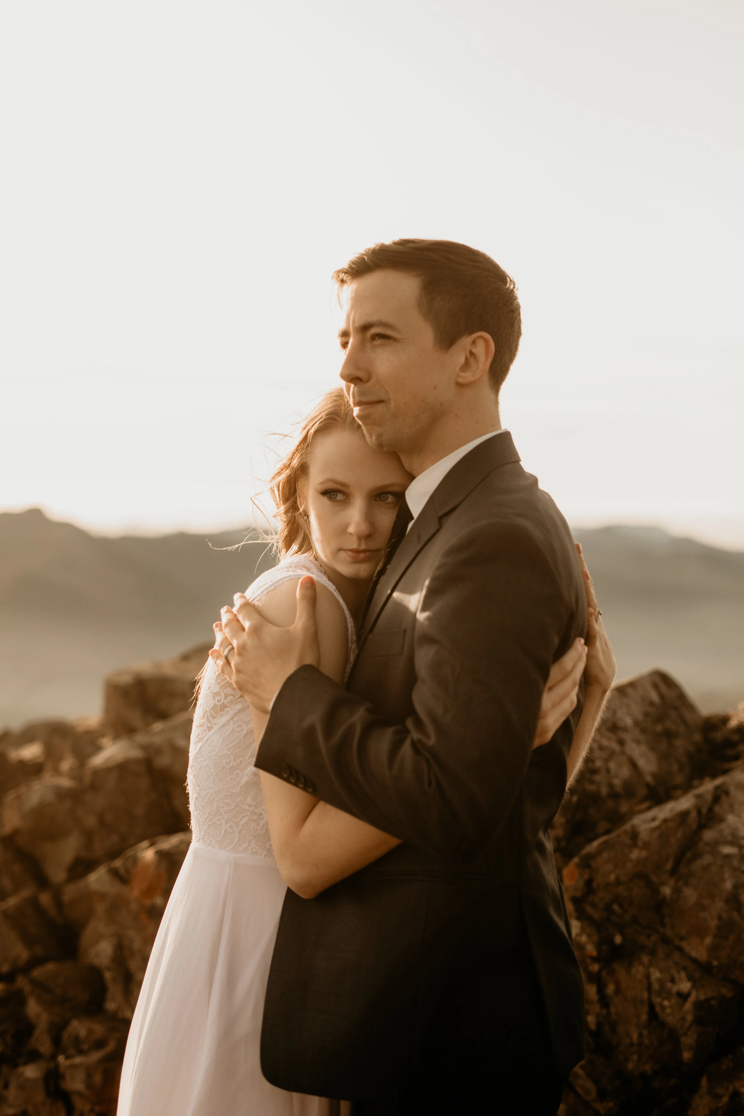 Oregon coast elopement Check out this adventure elopement blog for elopement ideas, adventure wedding dresses, groom attire, elopement tips, boho bouquets, elopement hairstyles, and the best elopement destinations. All images by BreeAnna Lasher // w…