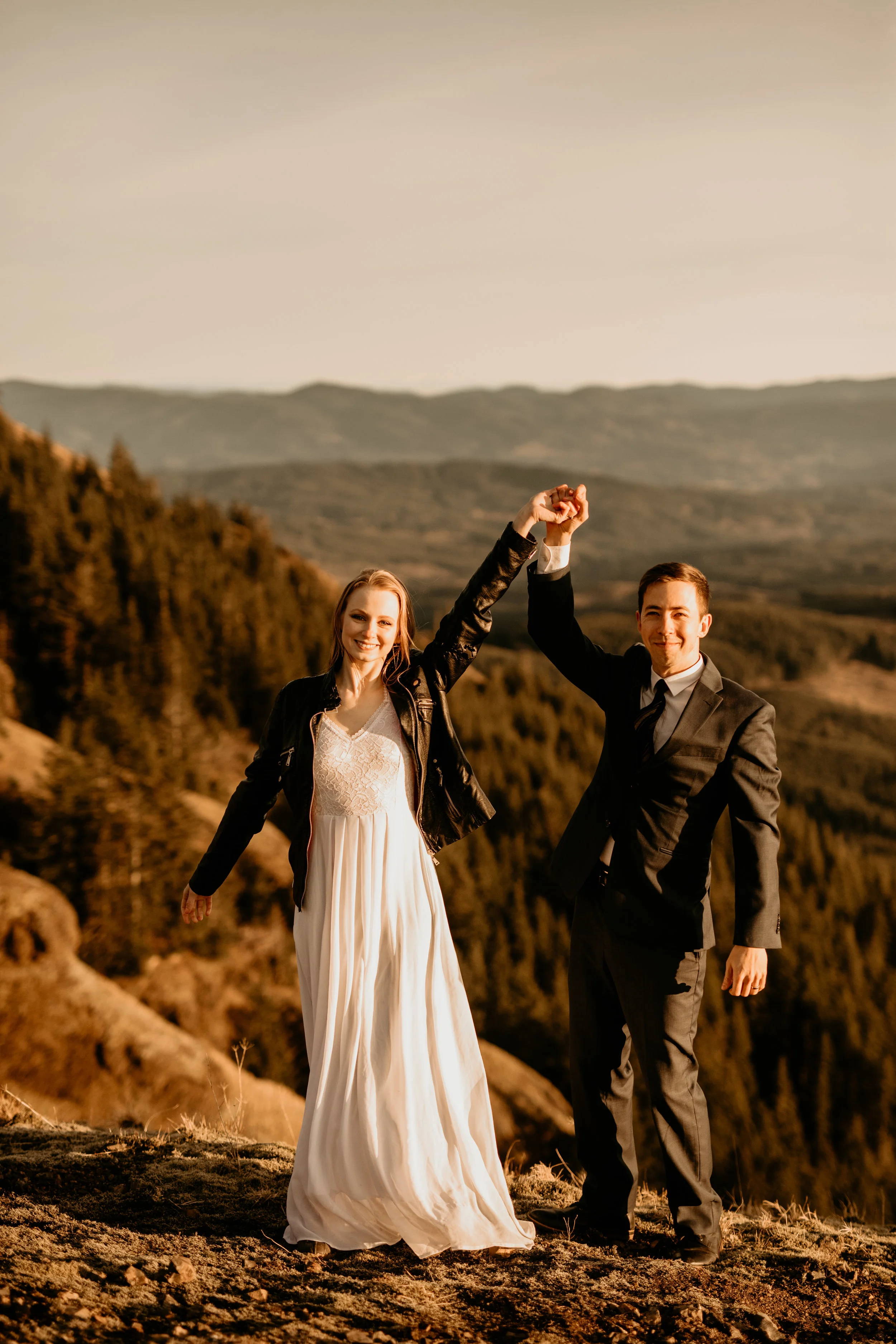 Oregon coast elopement Check out this adventure elopement blog for elopement ideas, adventure wedding dresses, groom attire, elopement tips, boho bouquets, elopement hairstyles, and the best elopement destinations. All images by BreeAnna Lasher // …