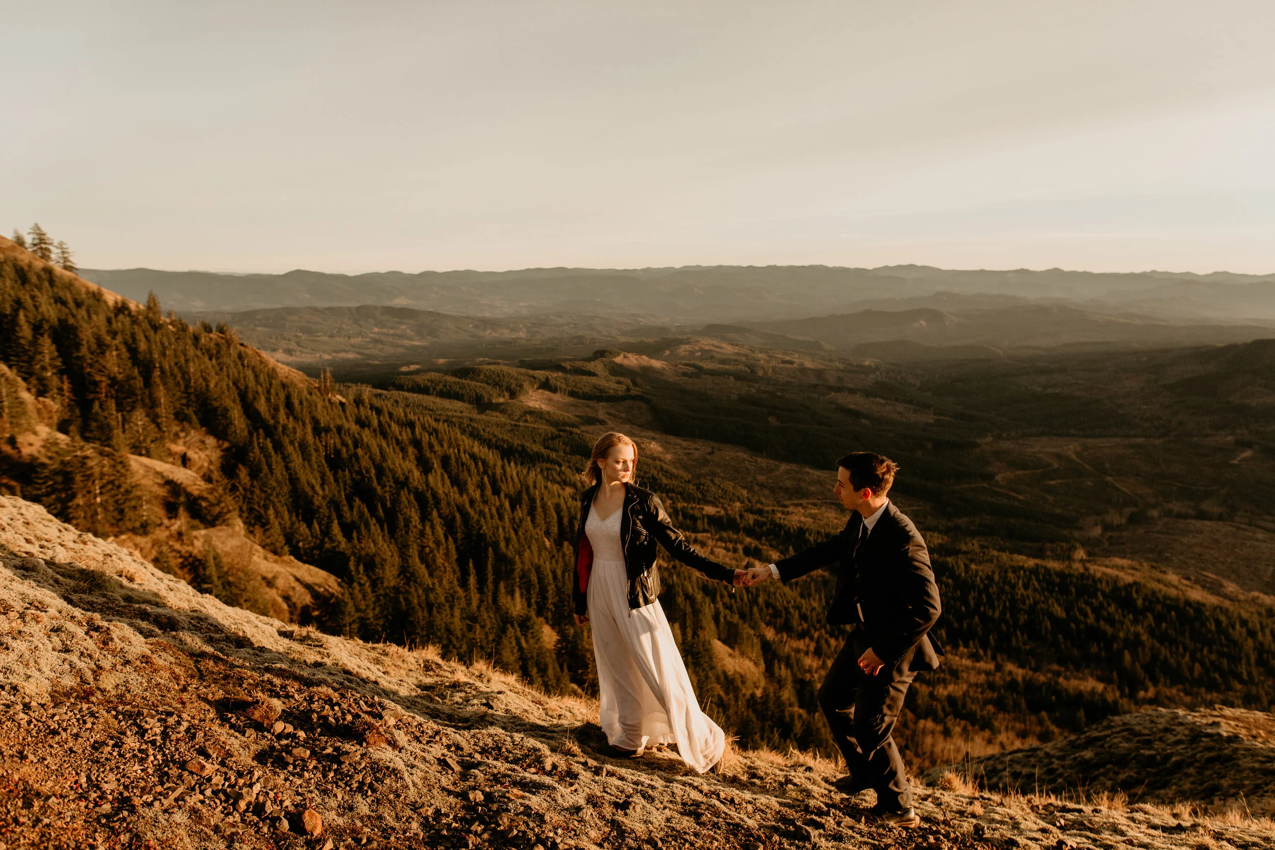Oregon coast elopement Check out this adventure elopement blog for elopement ideas, adventure wedding dresses, groom attire, elopement tips, boho bouquets, elopement hairstyles, and the best elopement destinations. All images by BreeAnna Lasher // …