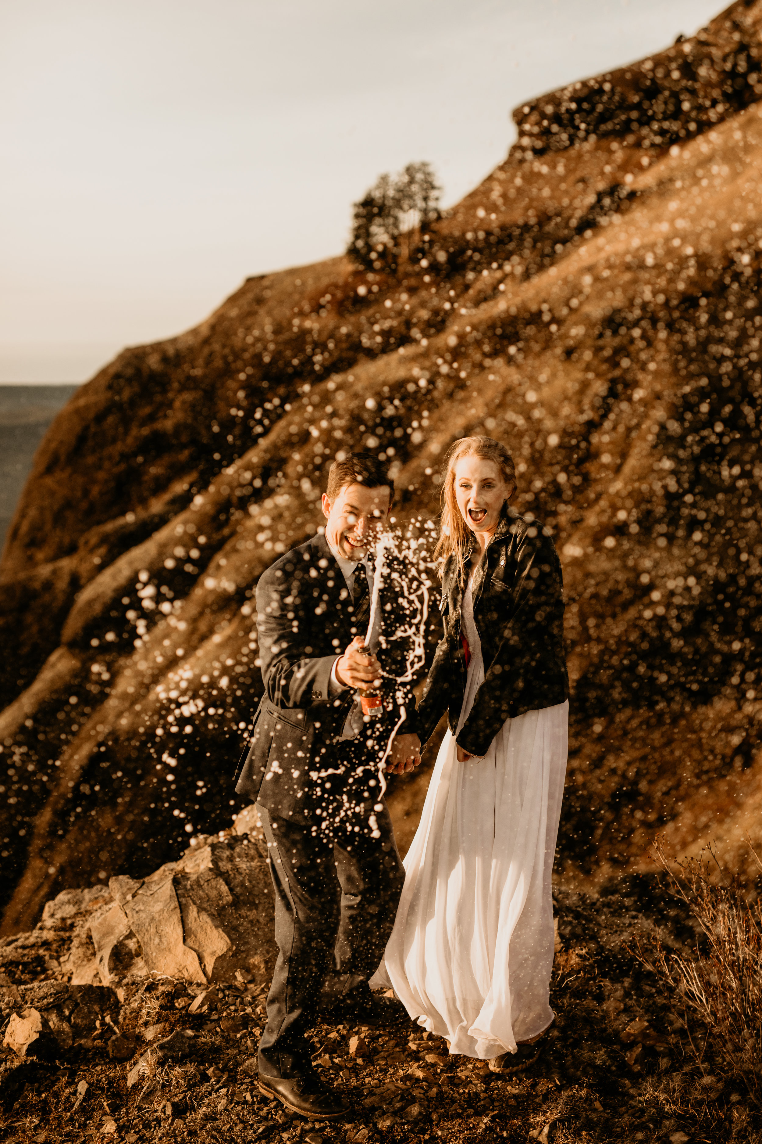 Oregon coast elopement Check out this adventure elopement blog for elopement ideas, adventure wedding dresses, groom attire, elopement tips, boho bouquets, elopement hairstyles, and the best elopement destinations. All images by BreeAnna Lasher // …