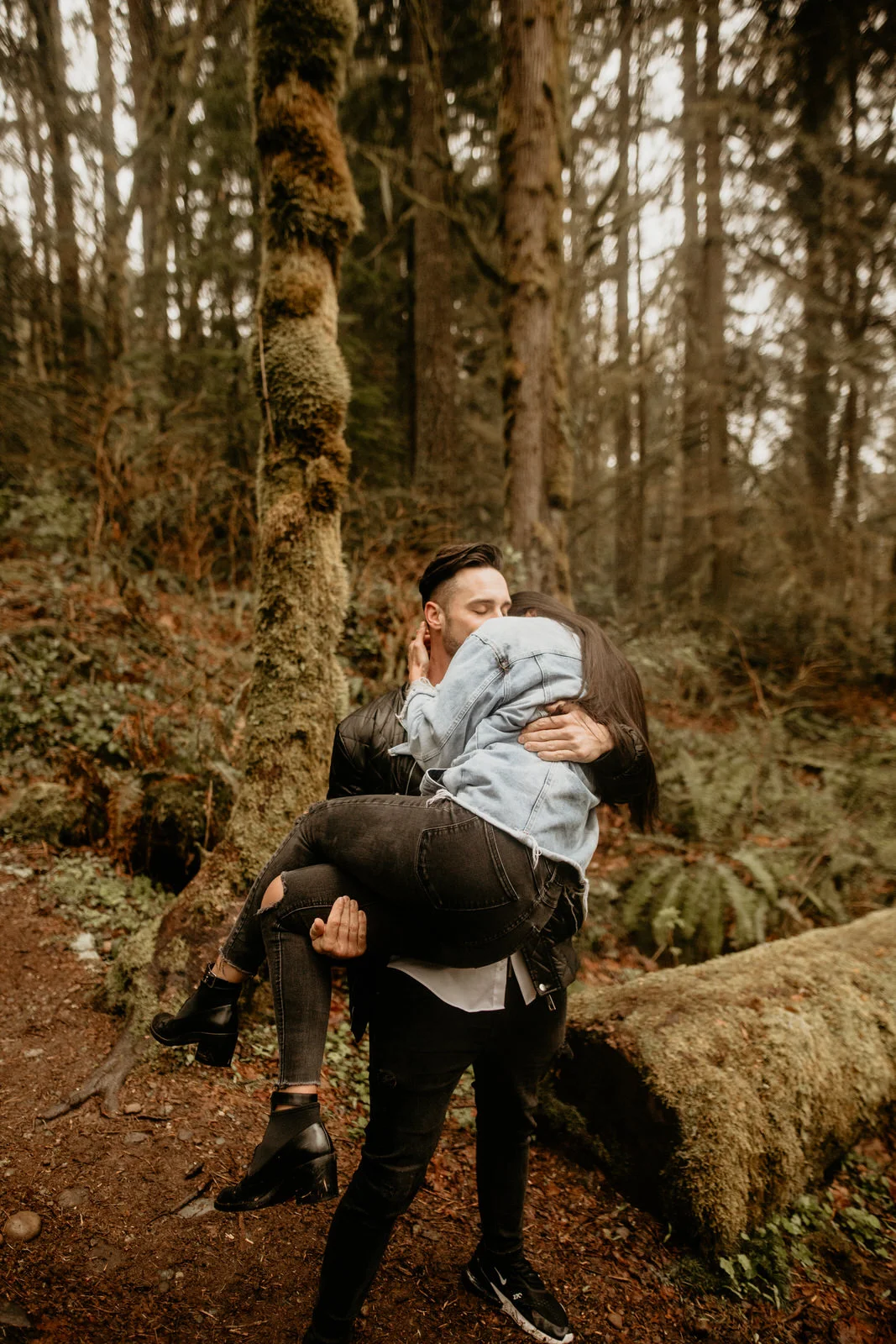 Tiger mountain engagement photos - cougar mountain engagement photos - Issaquah engagement photos - Seattle elopement photographer - pnw elopement photographer - tacoma elopement photographer - Seattle wedding photographer - tacoma wedding photogra…