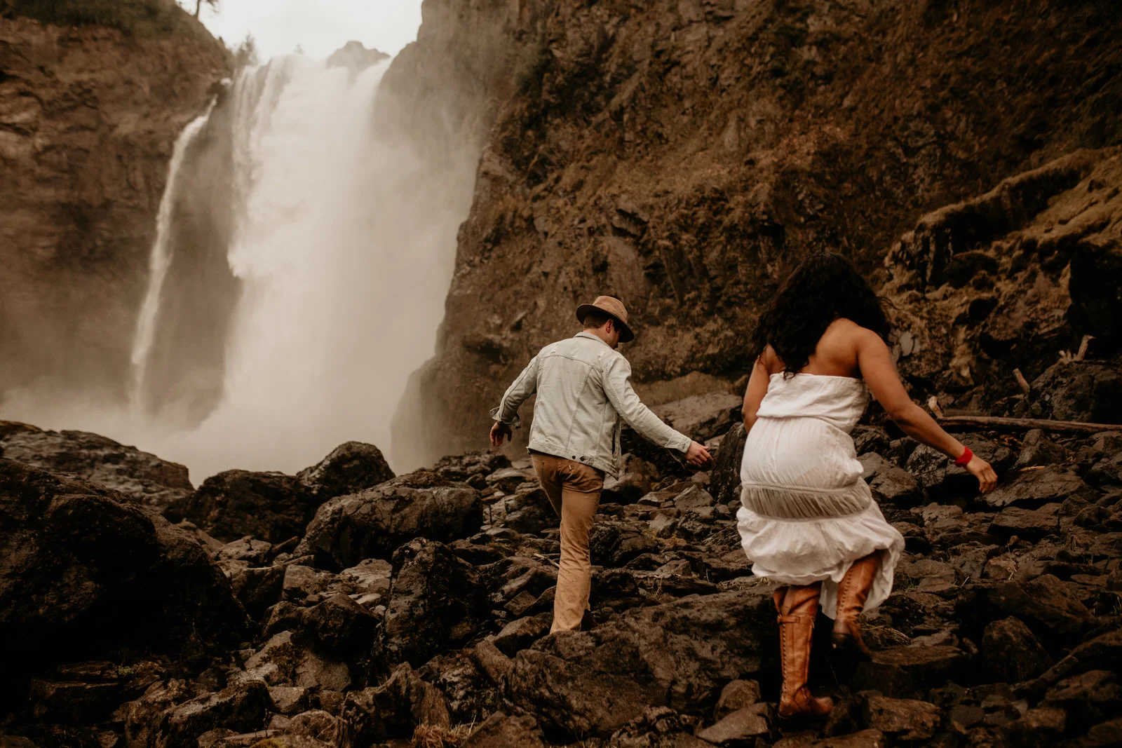 Snoqualmie falls engagement photos - snoqualmie pass engagement photos - snoqualmie falls - Issaquah engagement photos - Seattle elopement photographer - pnw elopement photographer - tacoma elopement photographer - Seattle wedding photographer - tac…