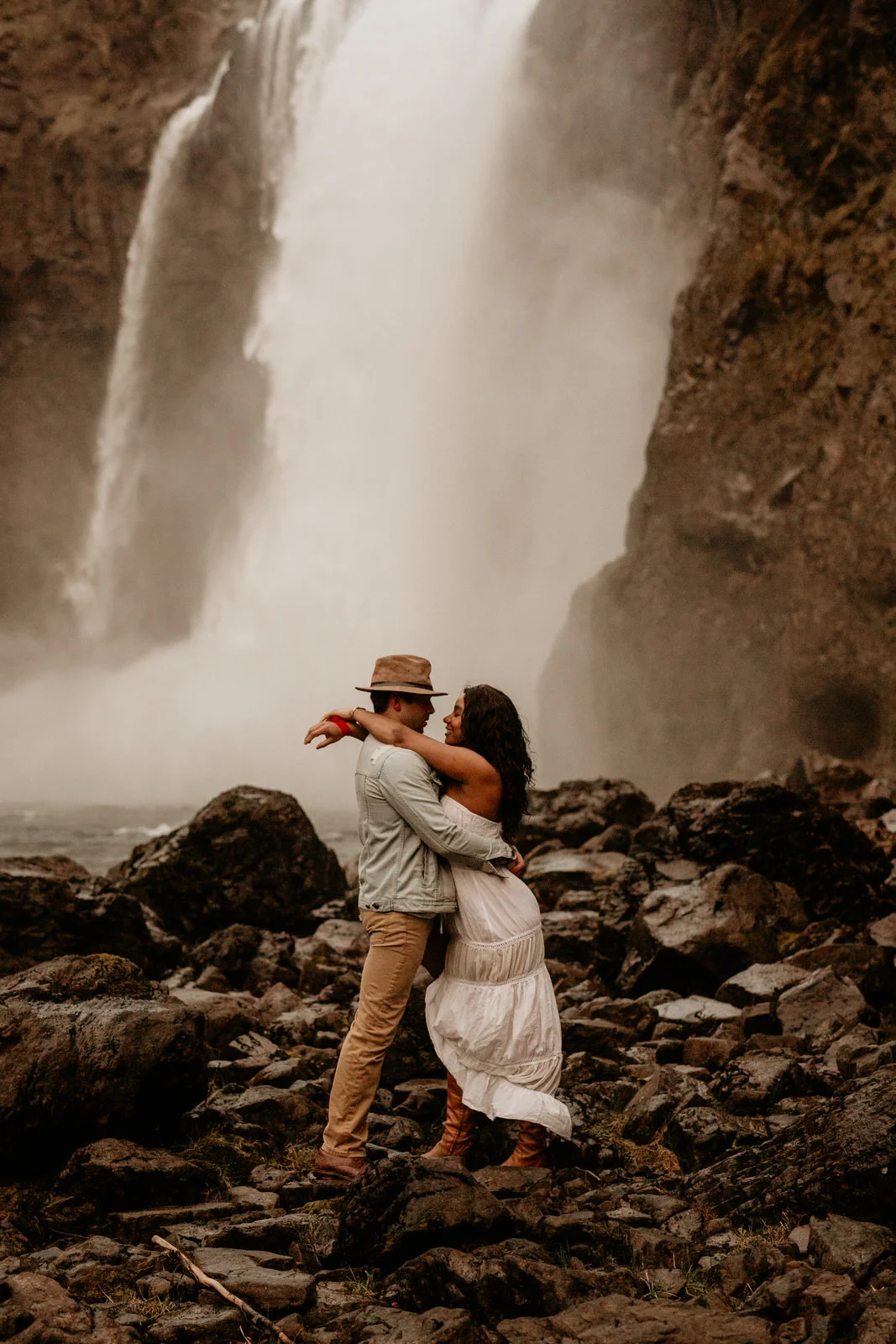 Snoqualmie falls engagement photos - snoqualmie pass engagement photos - snoqualmie falls - Issaquah engagement photos - Seattle elopement photographer - pnw elopement photographer - tacoma elopement photographer - Seattle wedding photographer - tac…
