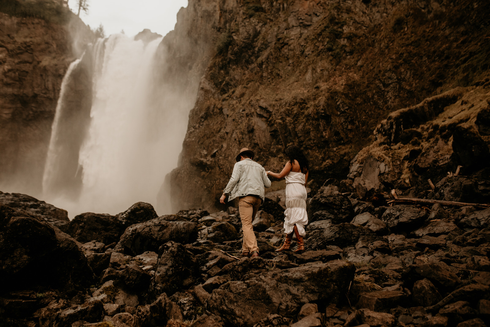 Snoqualmie falls engagement photos - snoqualmie pass engagement photos - snoqualmie falls - Issaquah engagement photos - Seattle elopement photographer - pnw elopement photographer - tacoma elopement photographer - Seattle wedding photographer - tac…