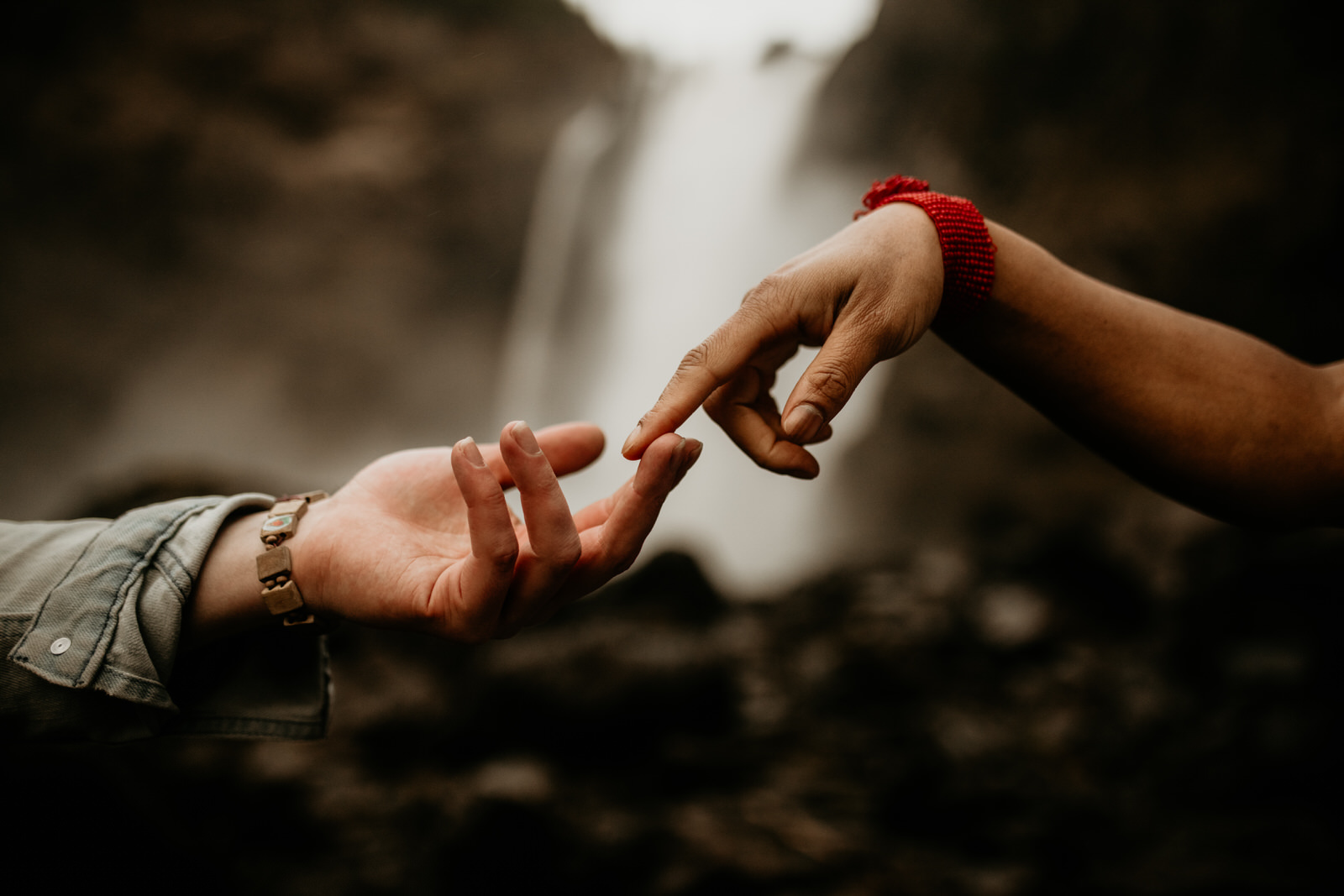 Snoqualmie falls engagement photos - snoqualmie pass engagement photos - snoqualmie falls - Issaquah engagement photos - Seattle elopement photographer - pnw elopement photographer - tacoma elopement photographer - Seattle wedding photographer - tac…