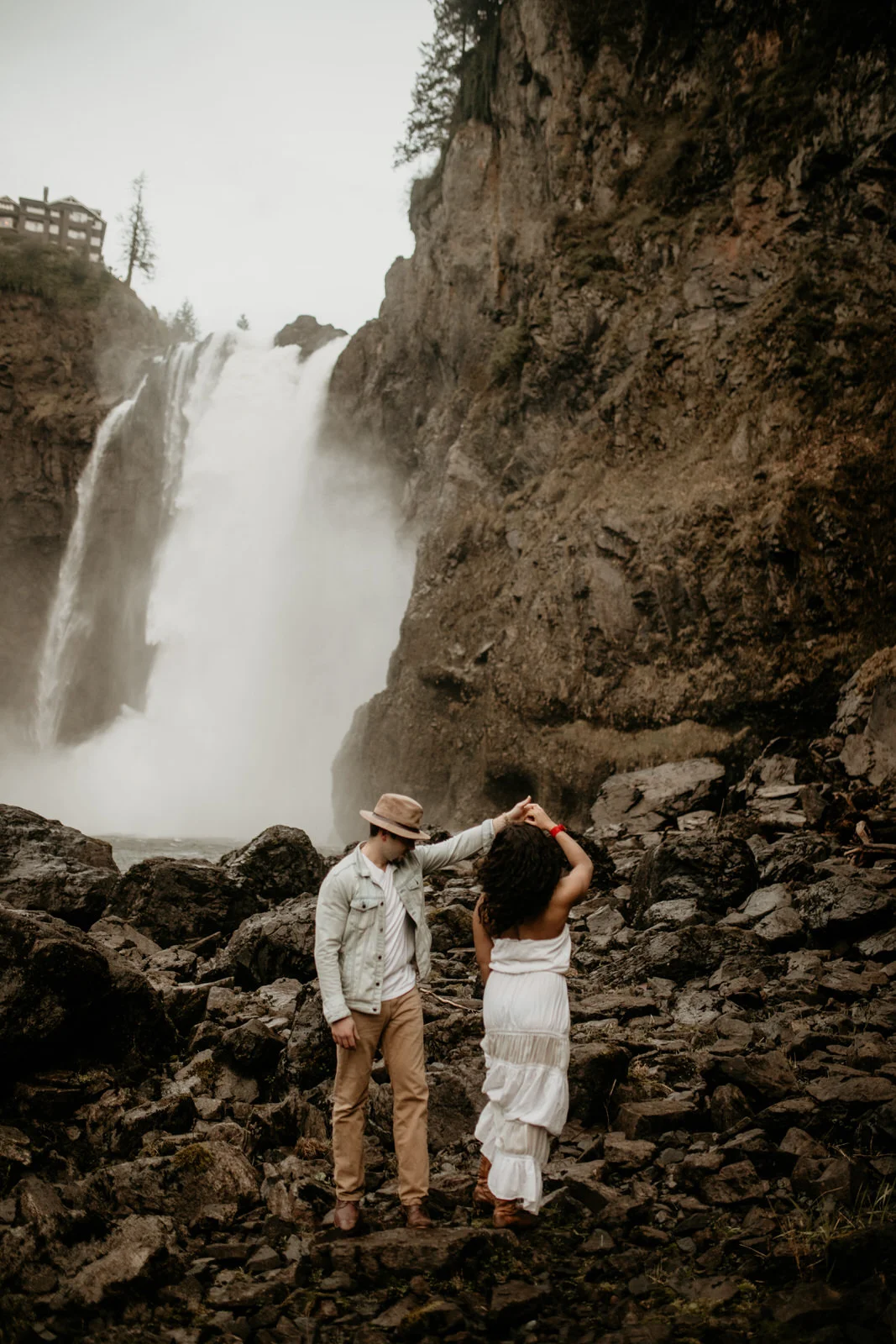Snoqualmie falls engagement photos - snoqualmie pass engagement photos - snoqualmie falls - Issaquah engagement photos - Seattle elopement photographer - pnw elopement photographer - tacoma elopement photographer - Seattle wedding photographer - tac…