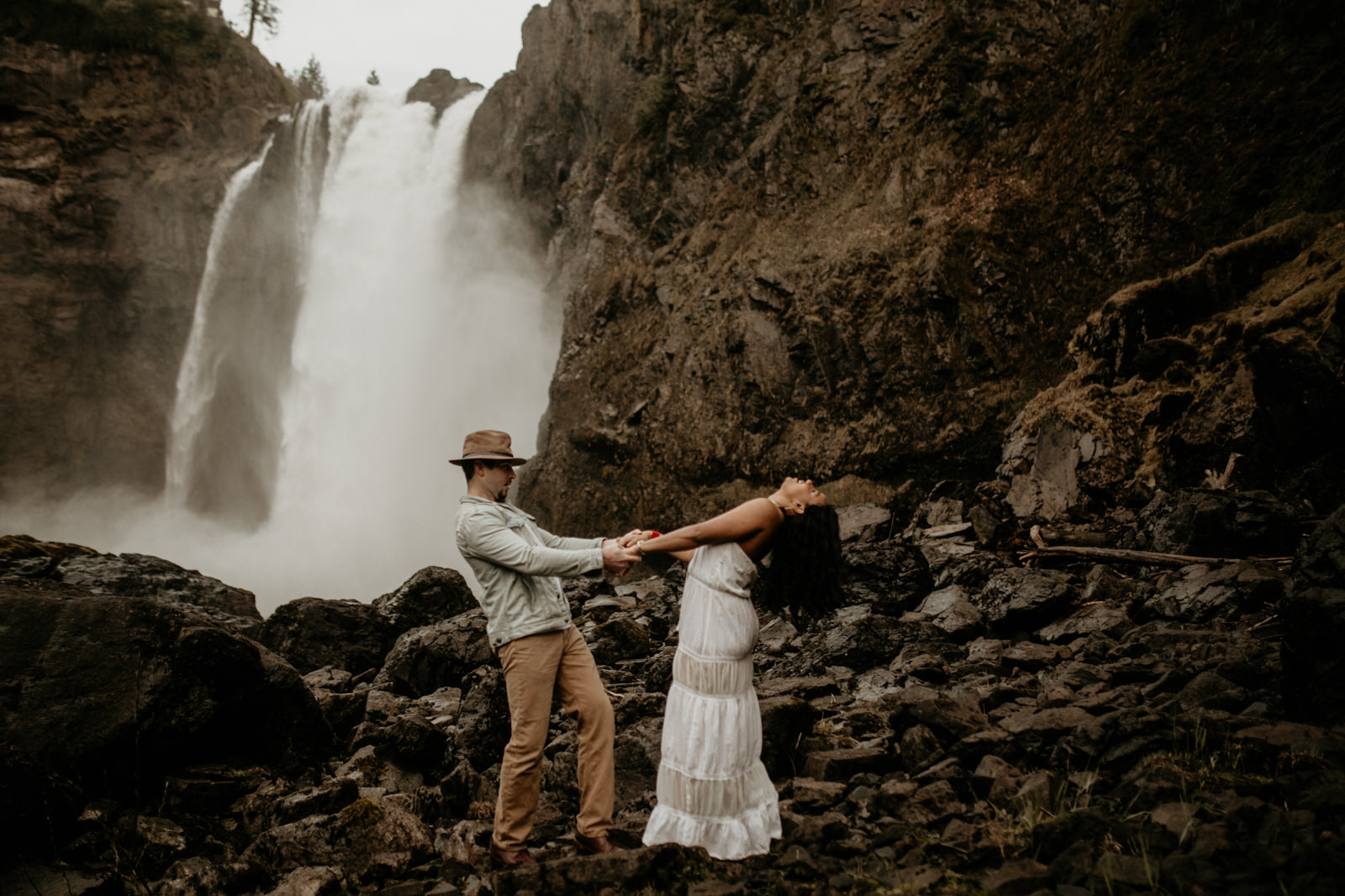 Snoqualmie falls engagement photos - snoqualmie pass engagement photos - snoqualmie falls - Issaquah engagement photos - Seattle elopement photographer - pnw elopement photographer - tacoma elopement photographer - Seattle wedding photographer - tac…