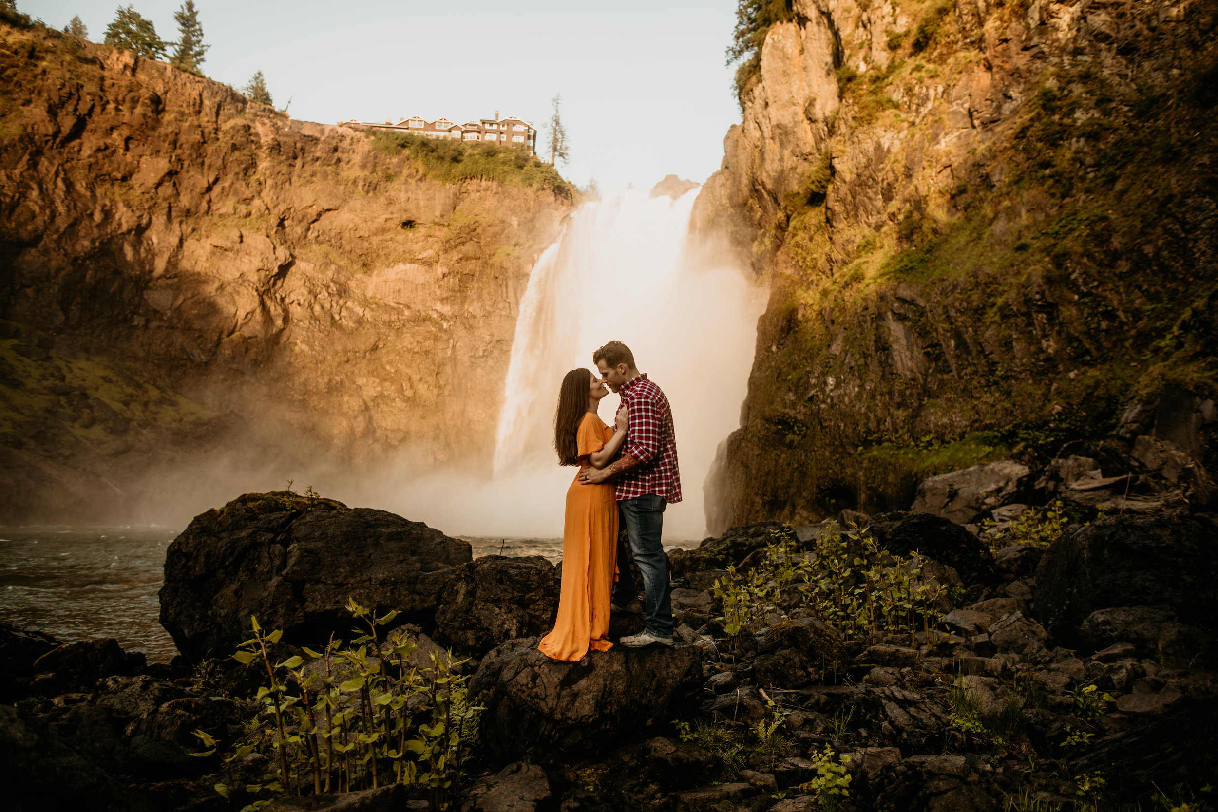 snoqualmie-falls-seattle-engagement-photos-19.jpg