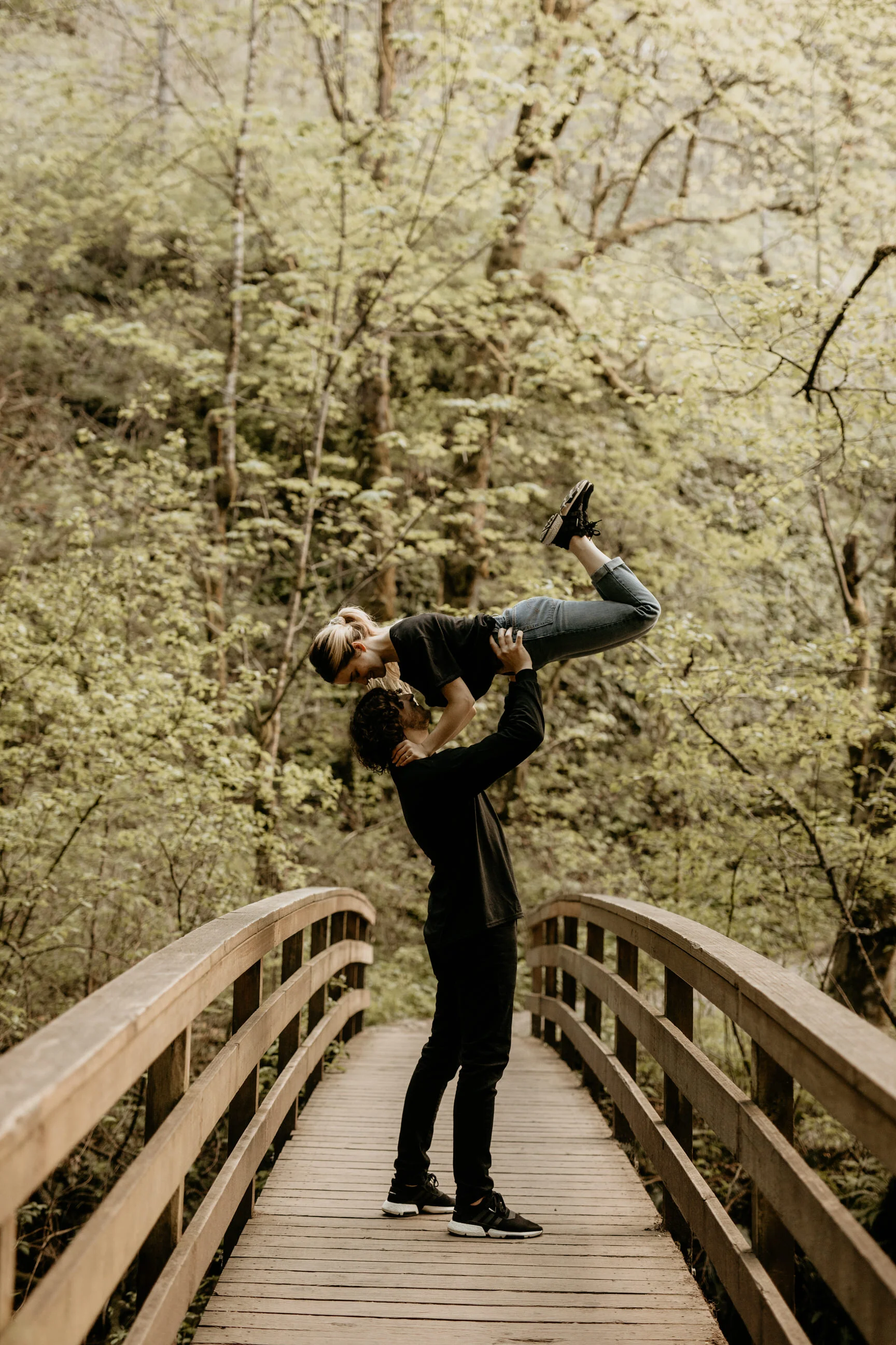 Bridal Veil falls engagement photos - Columbia river gorge engagement photos - bridal veil falls - Portland engagement photos -Portland elopement photographer - pnw elopement photographer -Oregon elopement photographer - Seattle wedding photographer…