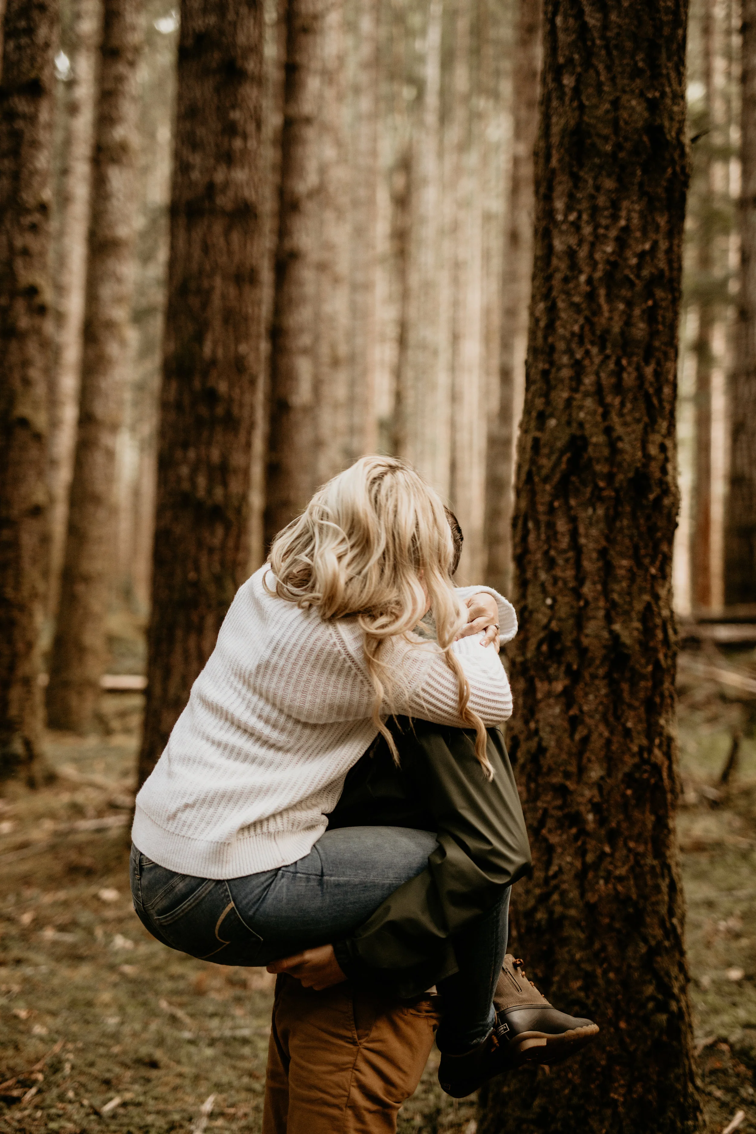Lake Cushman engagement photography - lake cushman hoodsport engagement - lake cushion engagement photography - engagement wedding photography - lake cushman elopement - hood sport Washington - hire wedding photographers in seattle - adventure weddi…