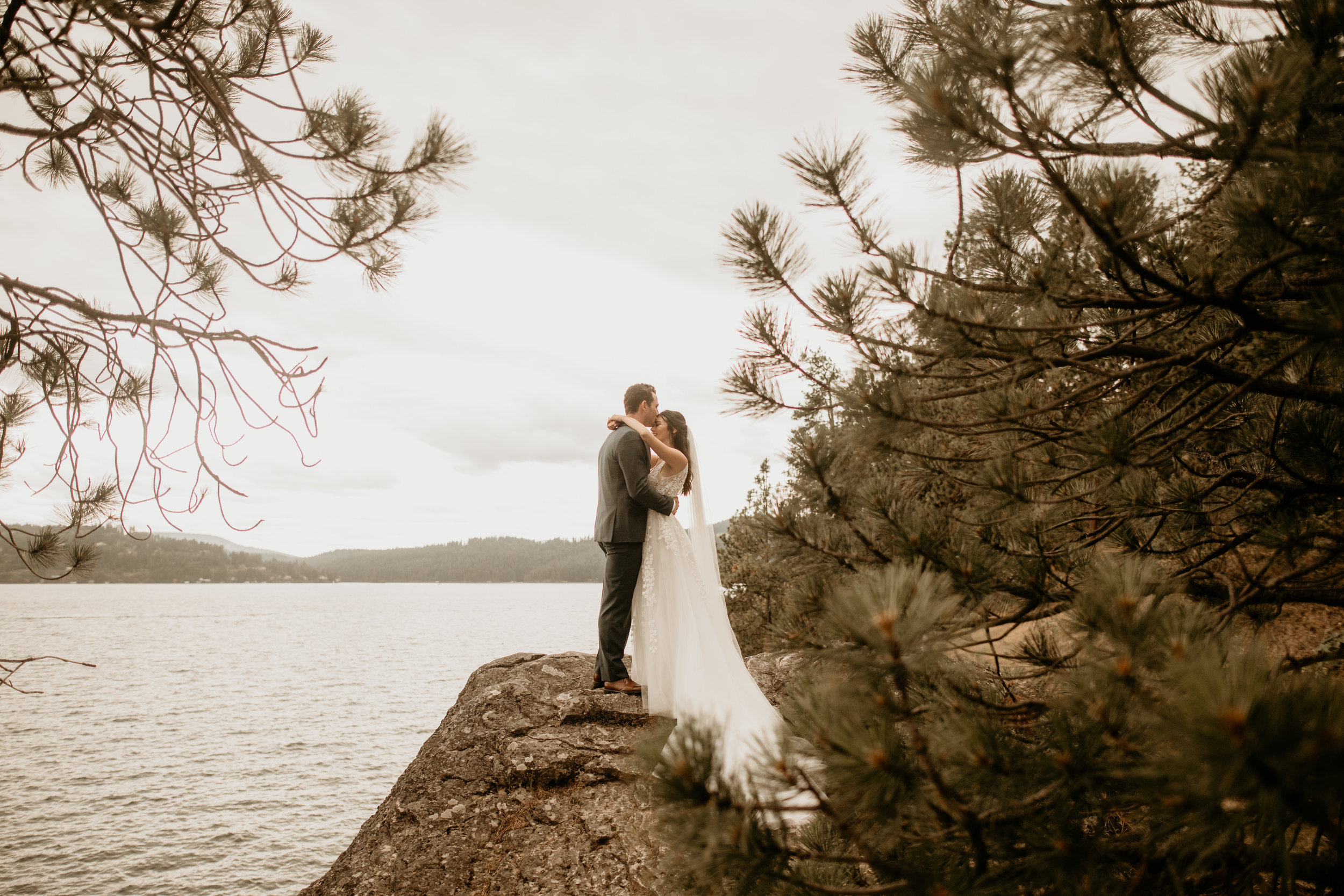 Hotel Blackwell - coeur’d'alene elopement - coeur’d'alene wedding photographer - coeur’d'alene wedding photos - coeur’d'alene Tubbs hill hike - coeur’d'alene Tubbs hill wedding - coeur’d'alene elopement photographer - coeur’d'alene Idaho - Idaho elo…