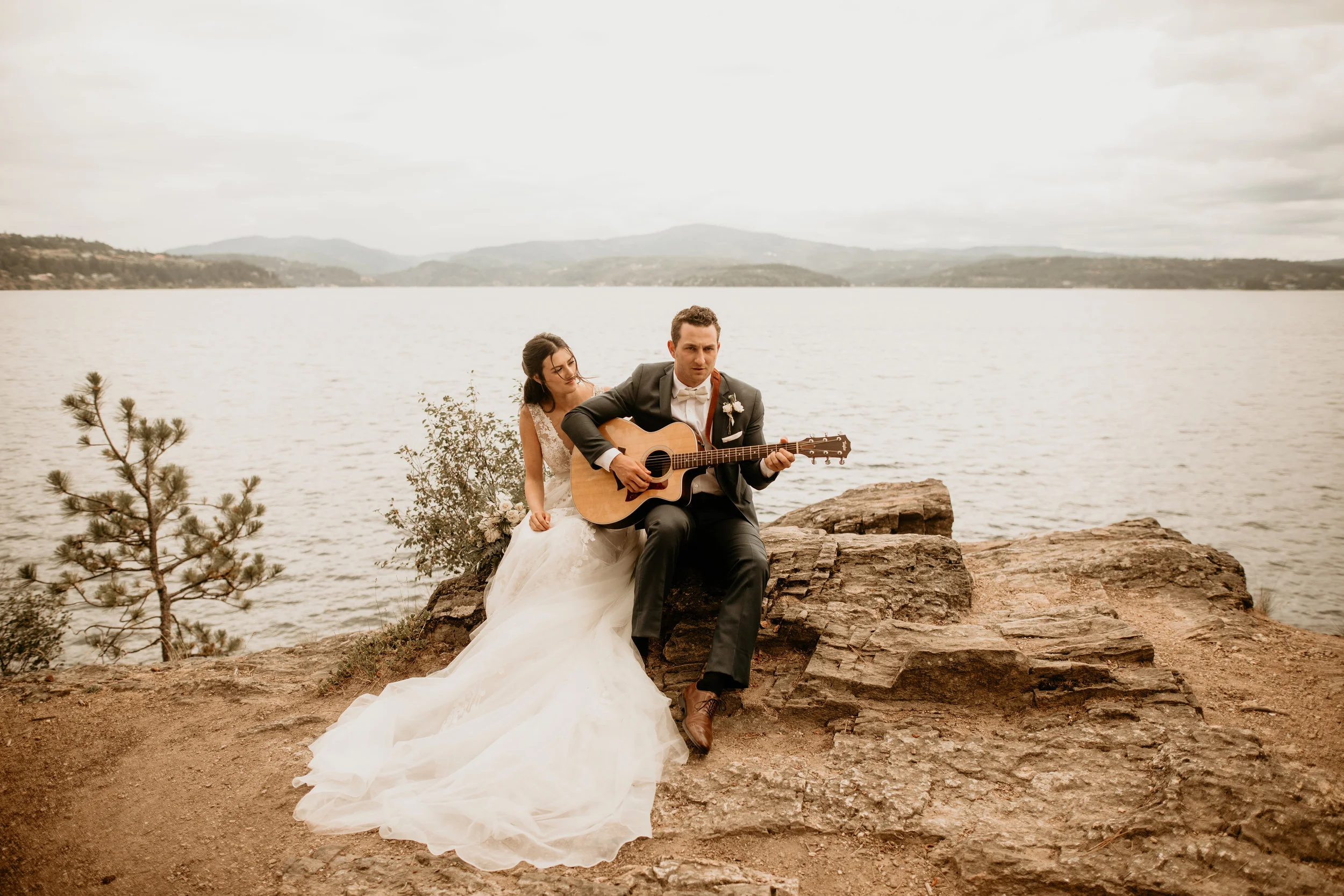 Hotel Blackwell - coeur’d'alene elopement - coeur’d'alene wedding photographer - coeur’d'alene wedding photos - coeur’d'alene Tubbs hill hike - coeur’d'alene Tubbs hill wedding - coeur’d'alene elopement photographer - coeur’d'alene Idaho - Idaho elo…