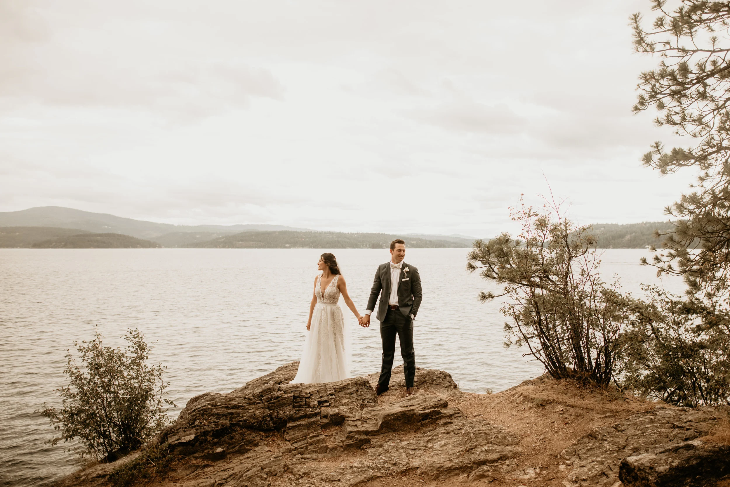 coeur-d'alene-wedding-photography-bride-and-groom-94.jpg