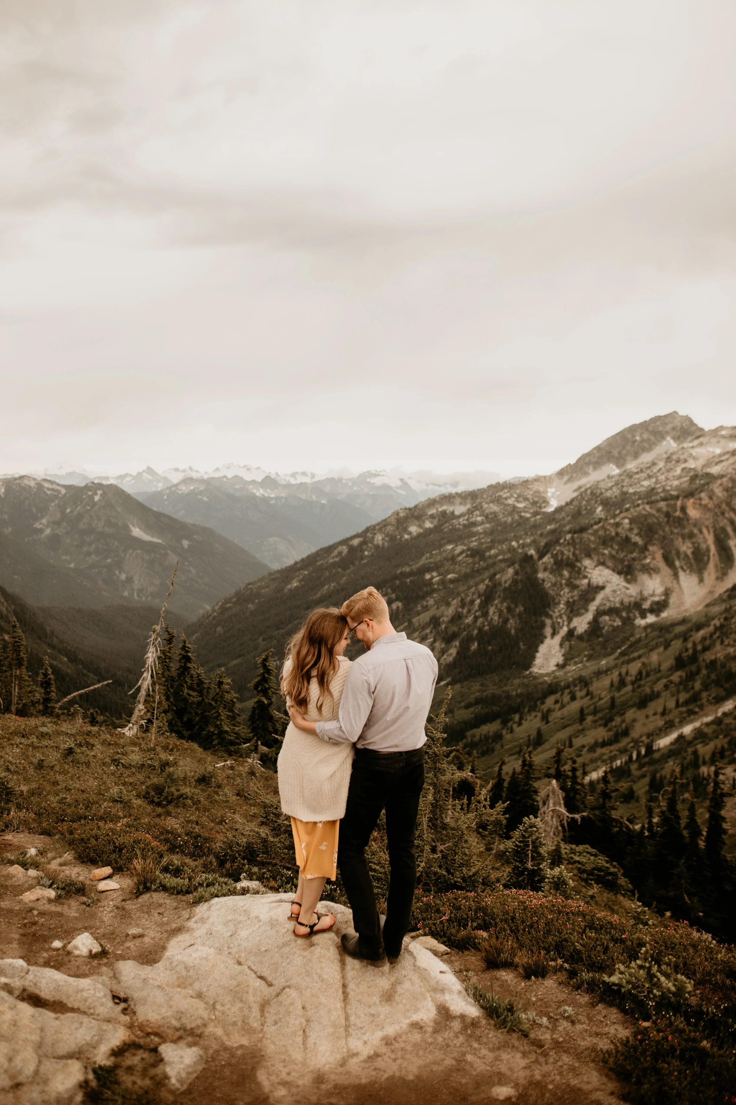 Diablo lake engagement photos -Ross lake engagement photos - Seattle elopement photographer - north cascades hike - best hike north cascades - best engagement photo location - what to wear to your engagement photos - best pnw elopement photographer
