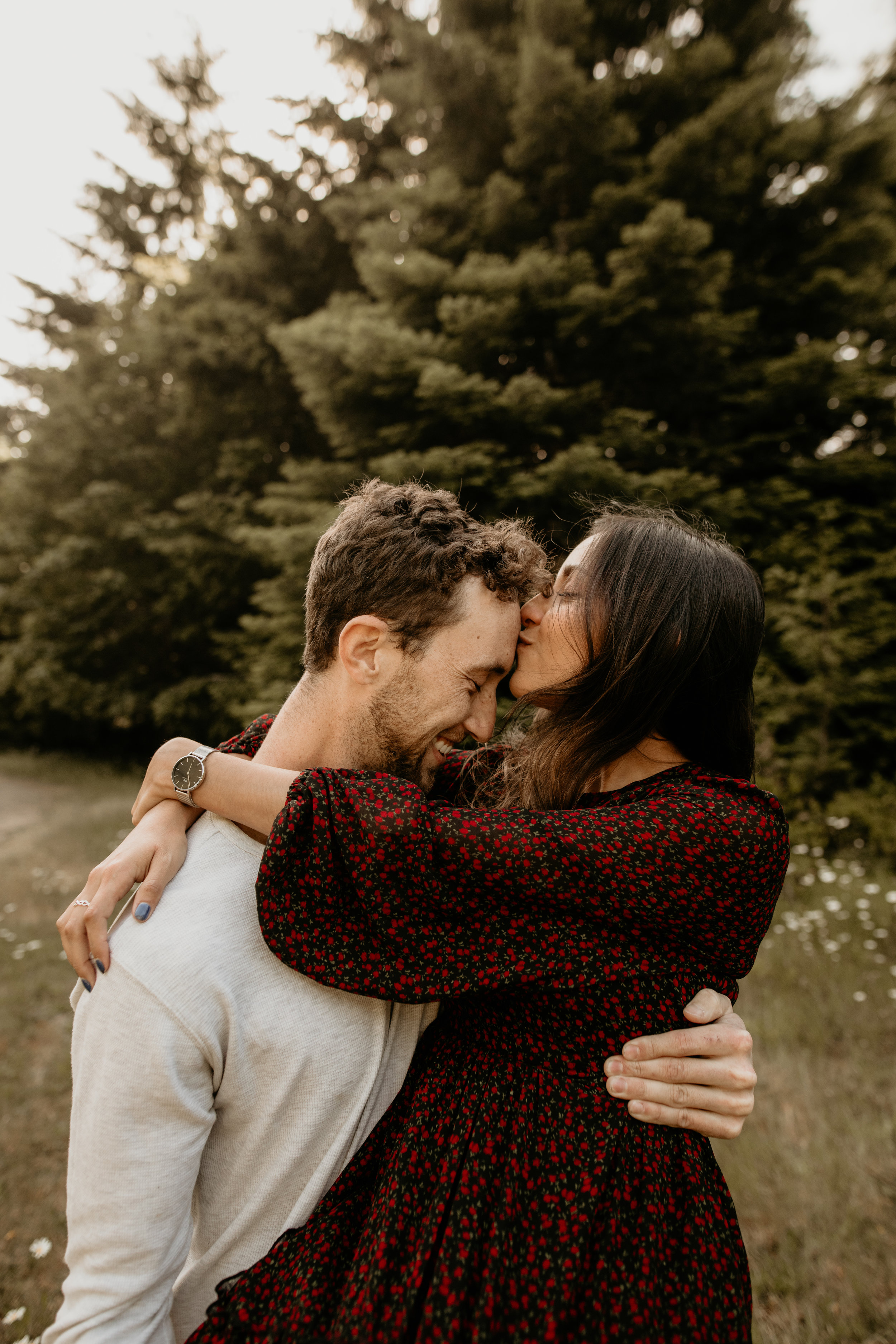 Crescent lake engagement photos – best Seattle elopement photographer - adventure hikes - lake hiking - best engagement photo location - what to wear on your engagement - pnw elopement photographer
