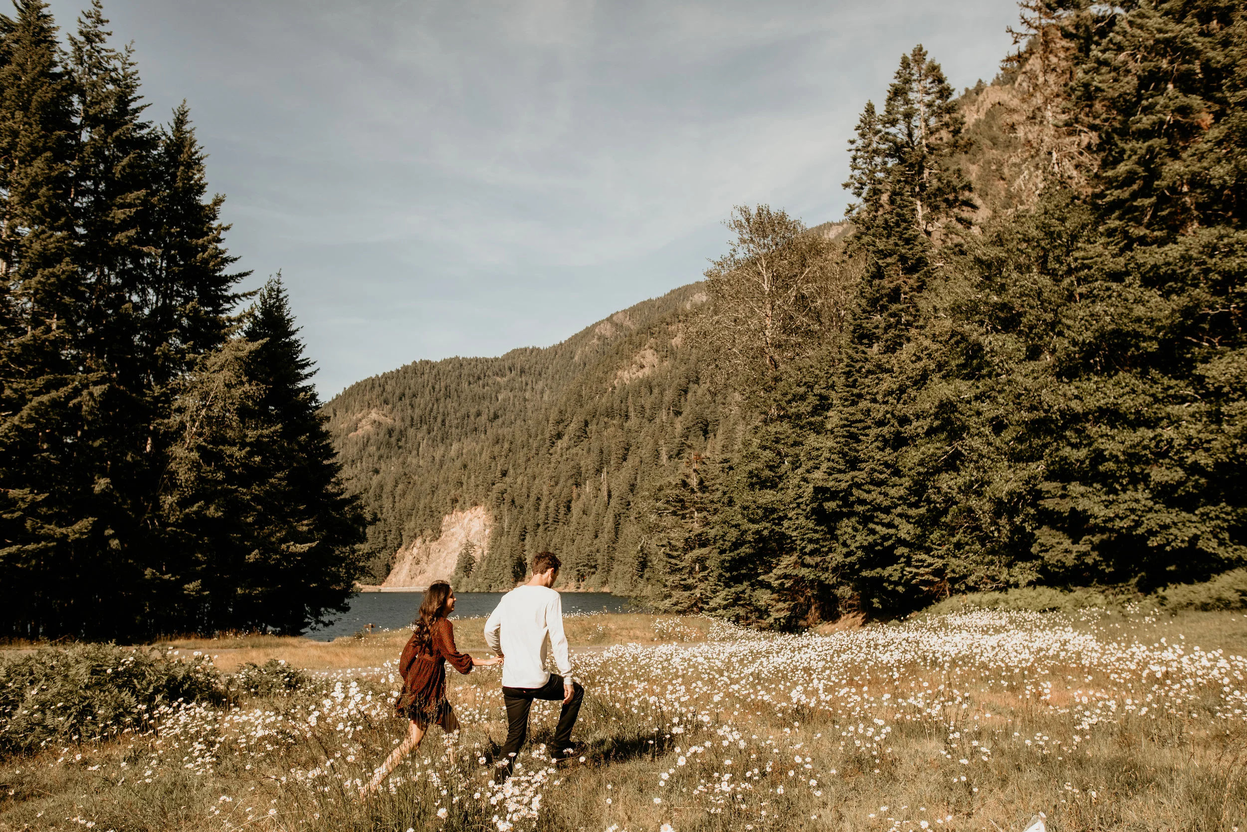 Crescent lake engagement photos – best Seattle elopement photographer - adventure hikes - lake hiking - best engagement photo location - what to wear on your engagement - pnw elopement photographer