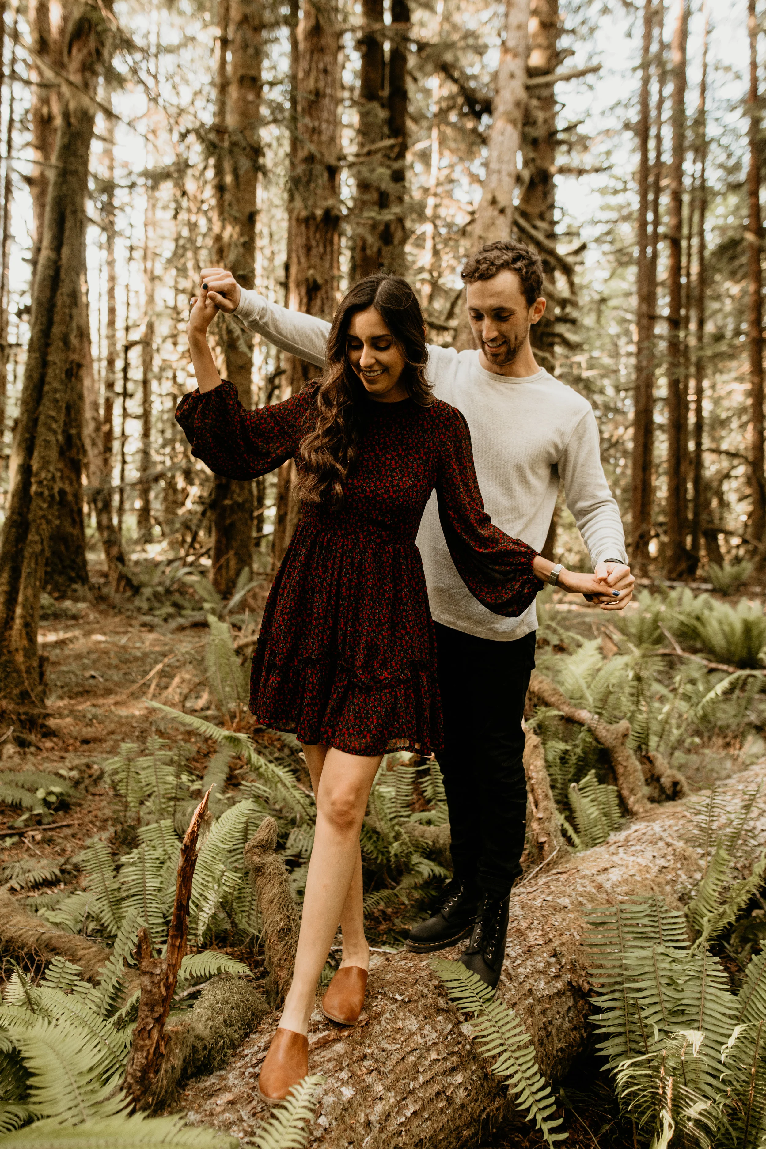 Crescent lake engagement photos – best Seattle elopement photographer - adventure hikes - lake hiking - best engagement photo location - what to wear on your engagement - pnw elopement photographer