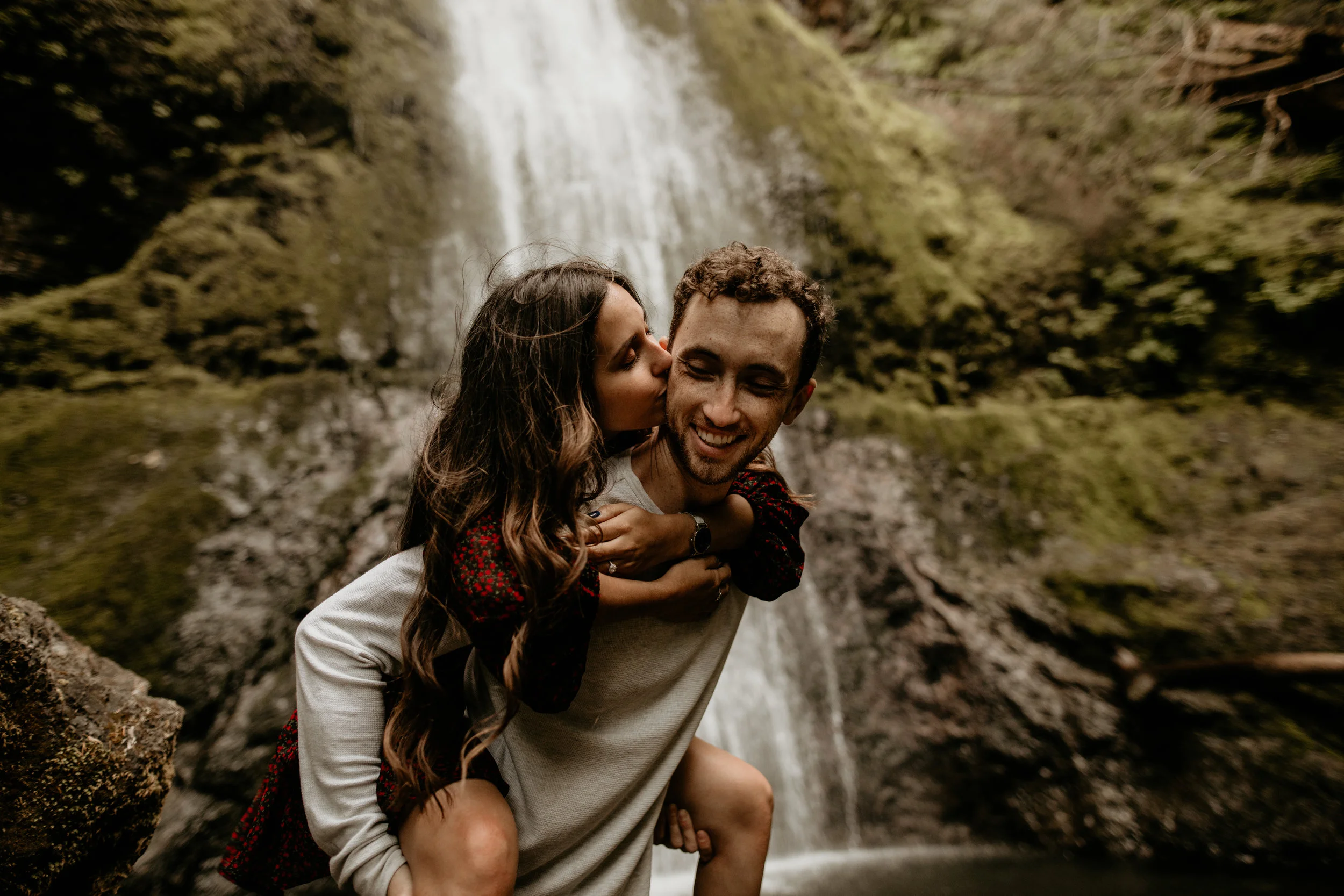lake crescent engagement photos - Seattle elopement photographer - lake hikes - best lake hike - best engagement photo location - what to wear to your engagement photos - best pnw elopement photographer