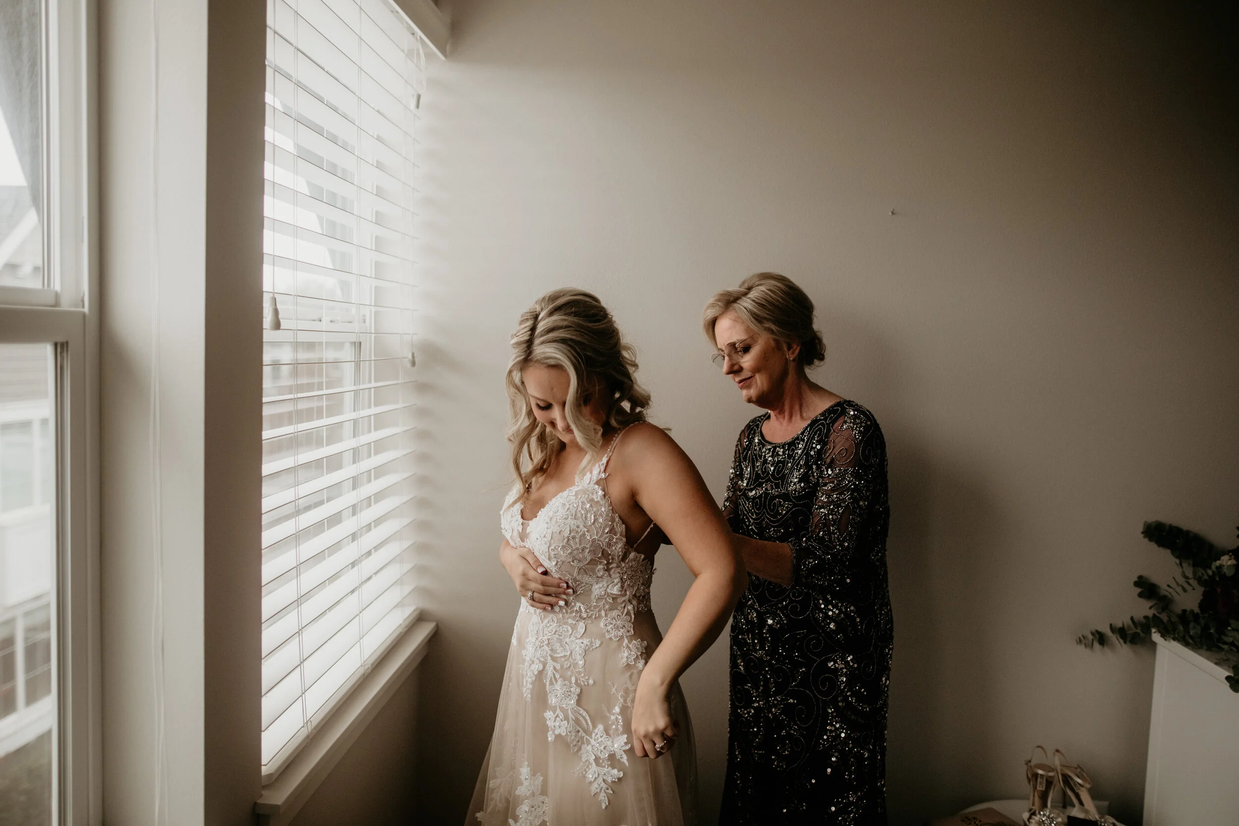 Snoqualmie falls elopement - Salish lodge elopement - snoqualmie falls wedding - Salish lodge wedding - snoqualmie falls elopement photographer - Salish lodge wedding photographer - snoqualmie pass elopement - waterfall elopement vibes - fall elopem…