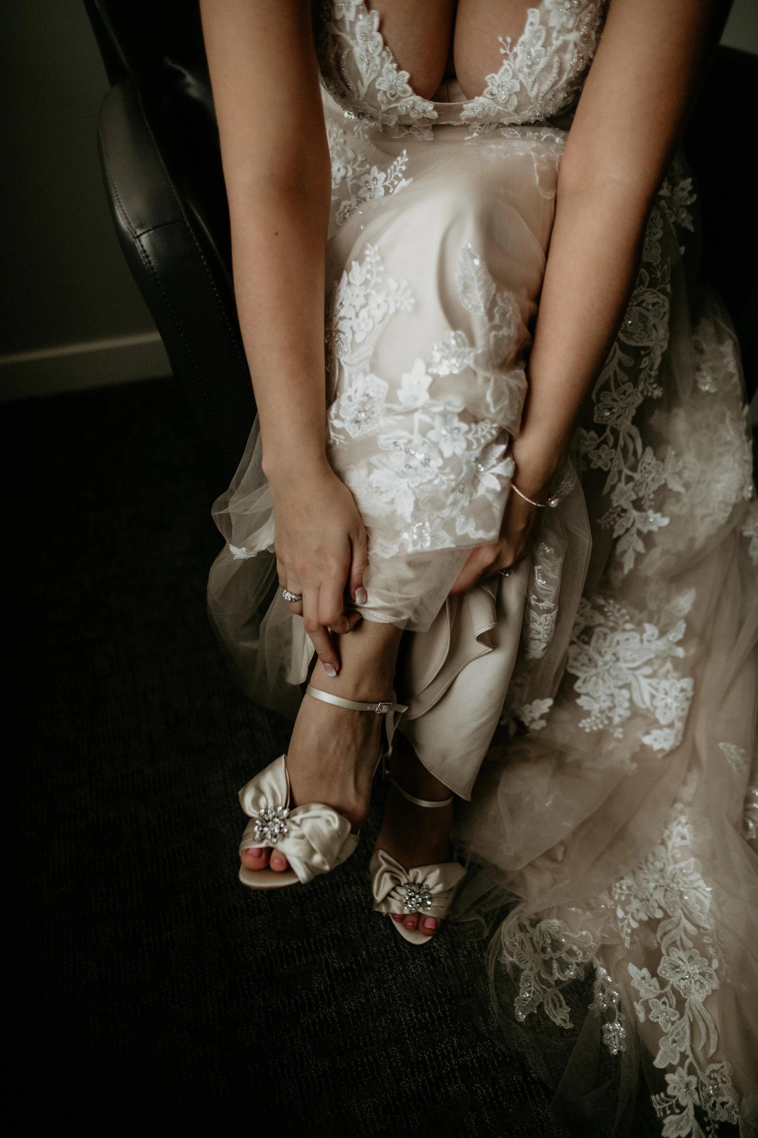 Snoqualmie falls elopement - Salish lodge elopement - snoqualmie falls wedding - Salish lodge wedding - snoqualmie falls elopement photographer - Salish lodge wedding photographer - snoqualmie pass elopement - waterfall elopement vibes - fall elopem…