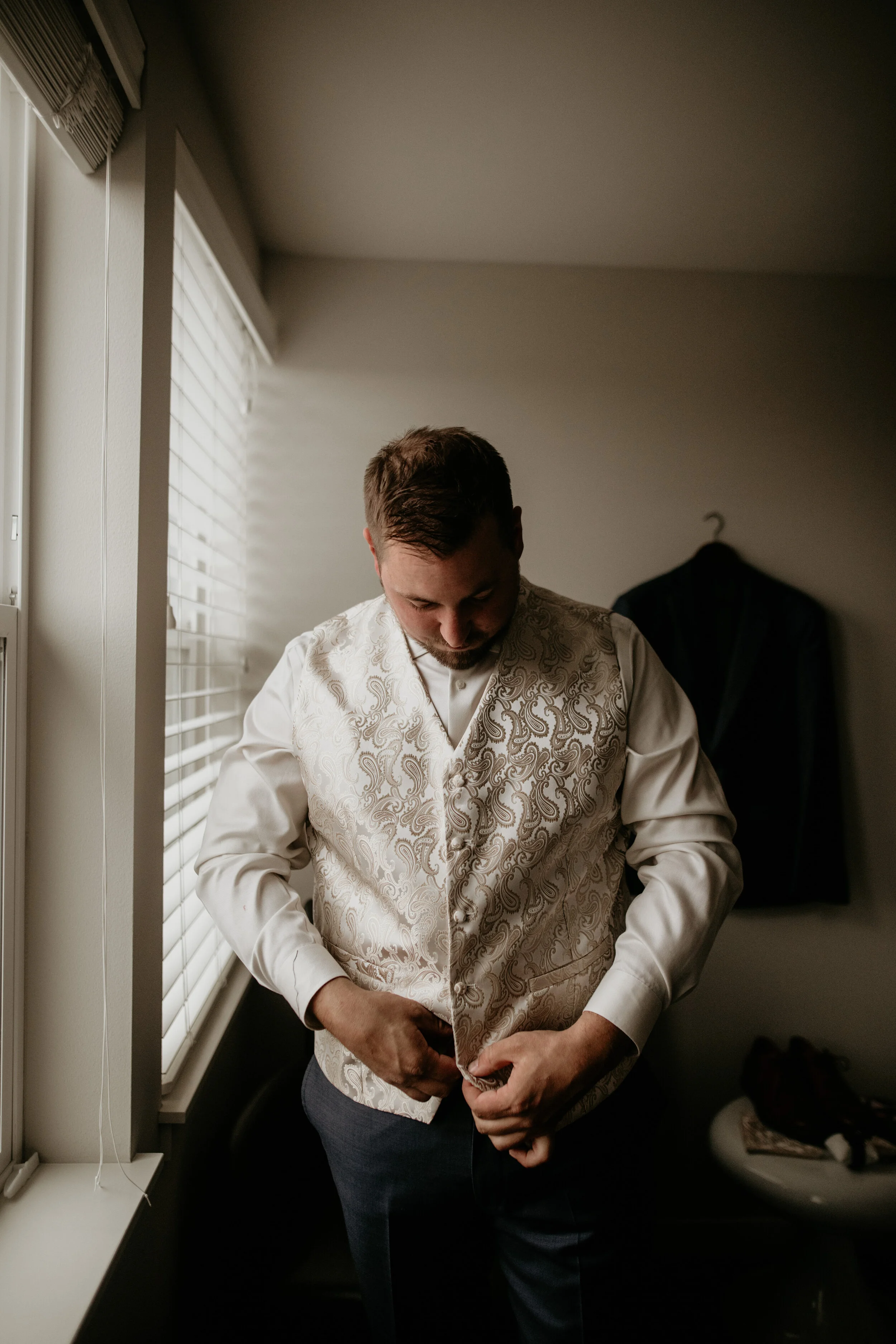 Snoqualmie falls elopement - Salish lodge elopement - snoqualmie falls wedding - Salish lodge wedding - snoqualmie falls elopement photographer - Salish lodge wedding photographer - snoqualmie pass elopement - waterfall elopement vibes - fall elopem…