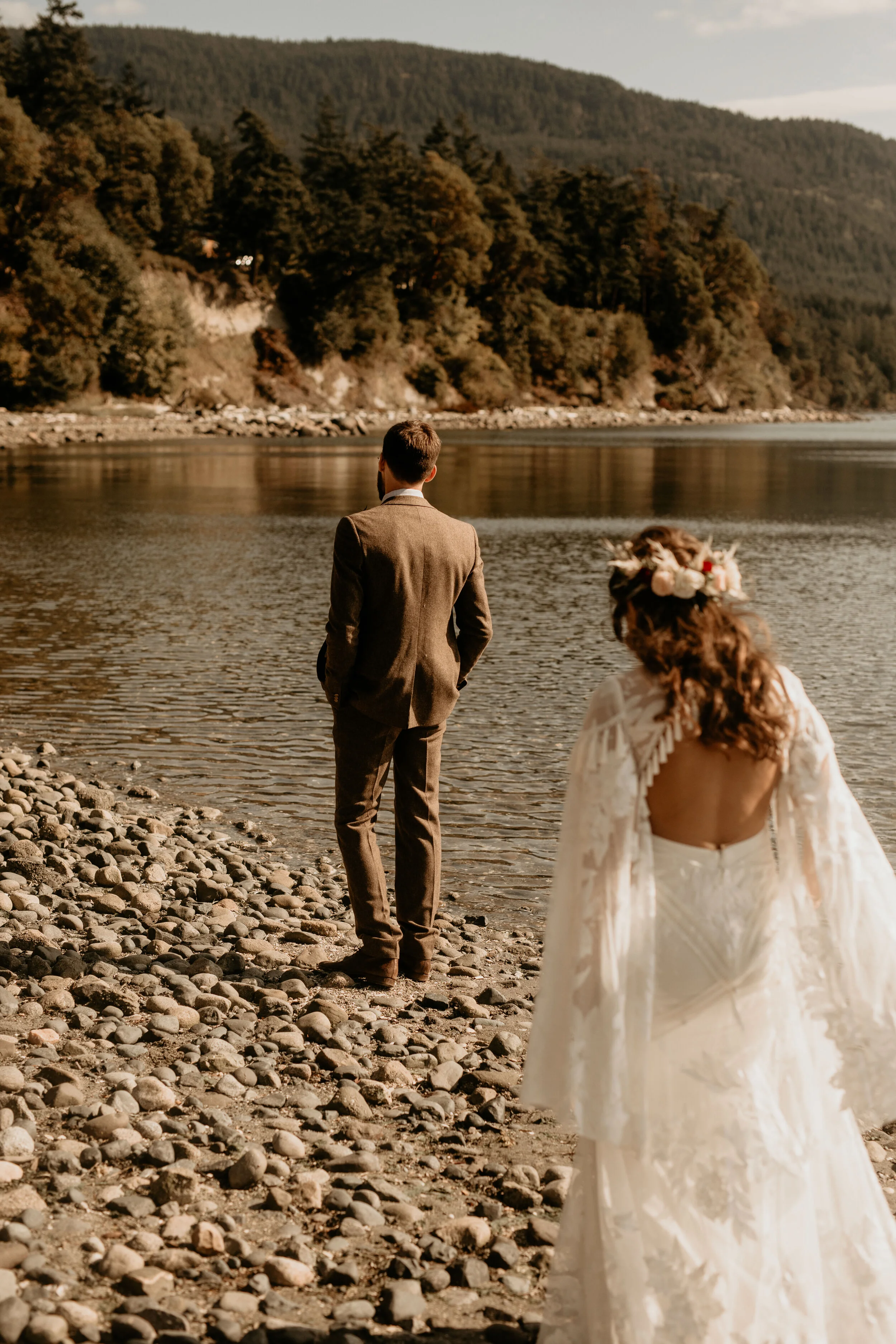 Orcas Island elopement - San Juan Island elopement - San Juan Island wedding - Orcas Island wedding - Orcas island elopement photographer -San Juan Island wedding photographer - Friday Harbor elopement - Island elopement vibes - fall elopement inspi…
