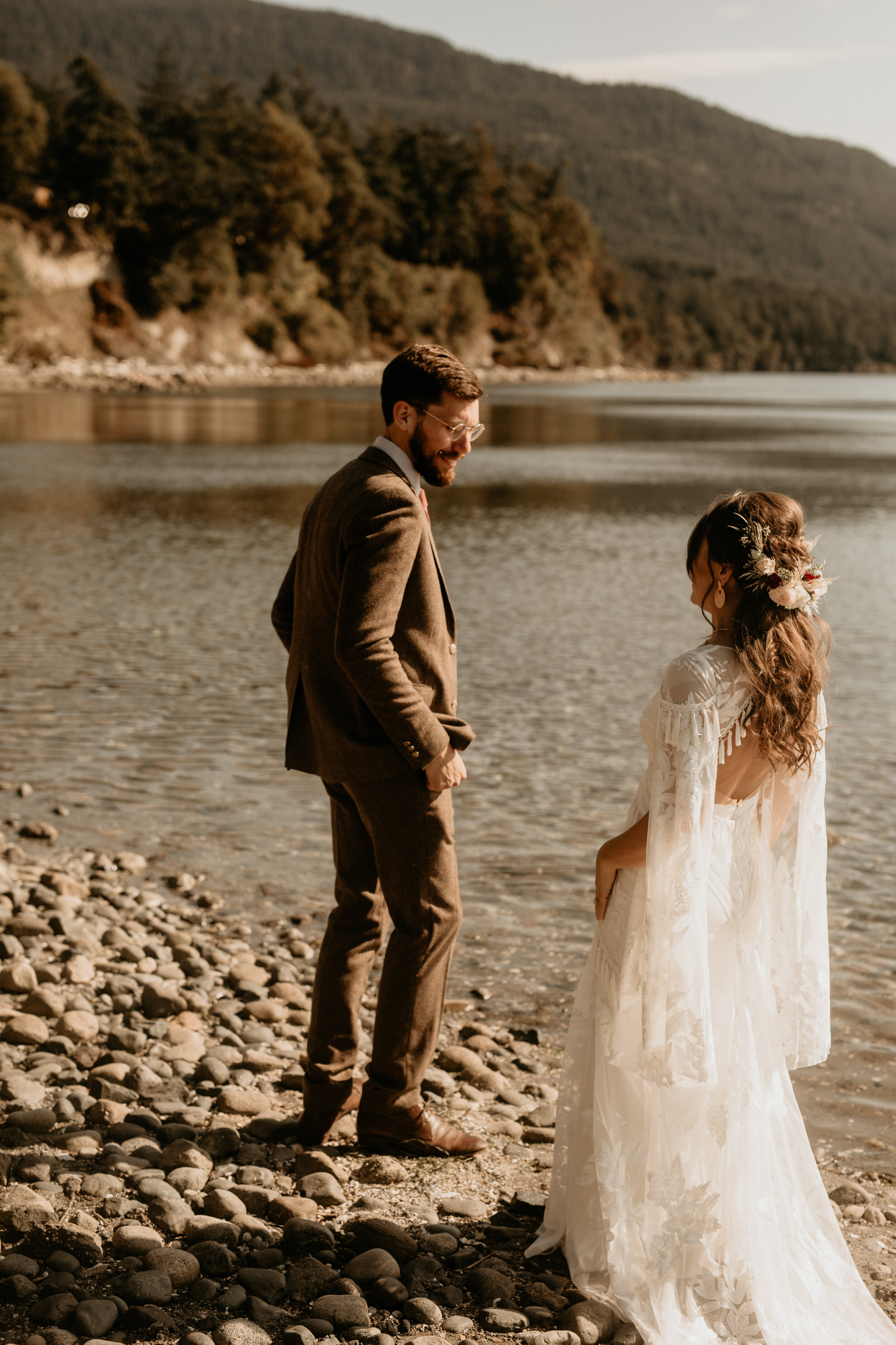Orcas Island elopement - San Juan Island elopement - San Juan Island wedding - Orcas Island wedding - Orcas island elopement photographer -San Juan Island wedding photographer - Friday Harbor elopement - Island elopement vibes - fall elopement inspi…