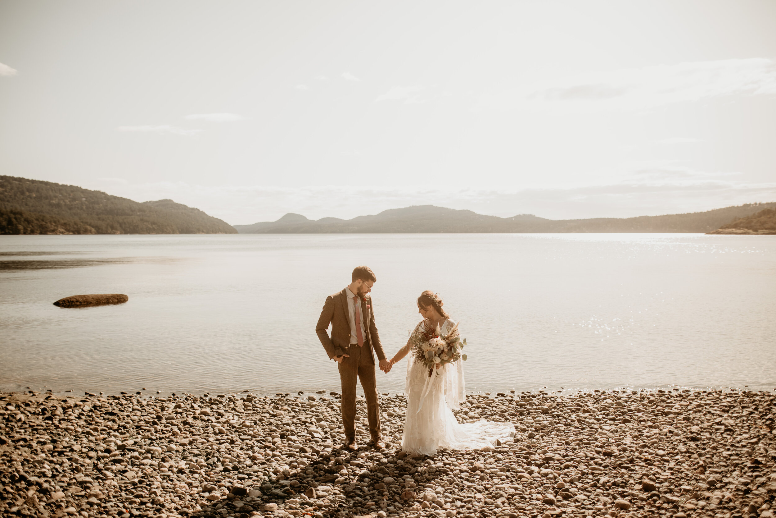 Orcas Island elopement - San Juan Island elopement - San Juan Island wedding - Orcas Island wedding - Orcas island elopement photographer -San Juan Island wedding photographer - Friday Harbor elopement - Island elopement vibes - fall elopement inspi…