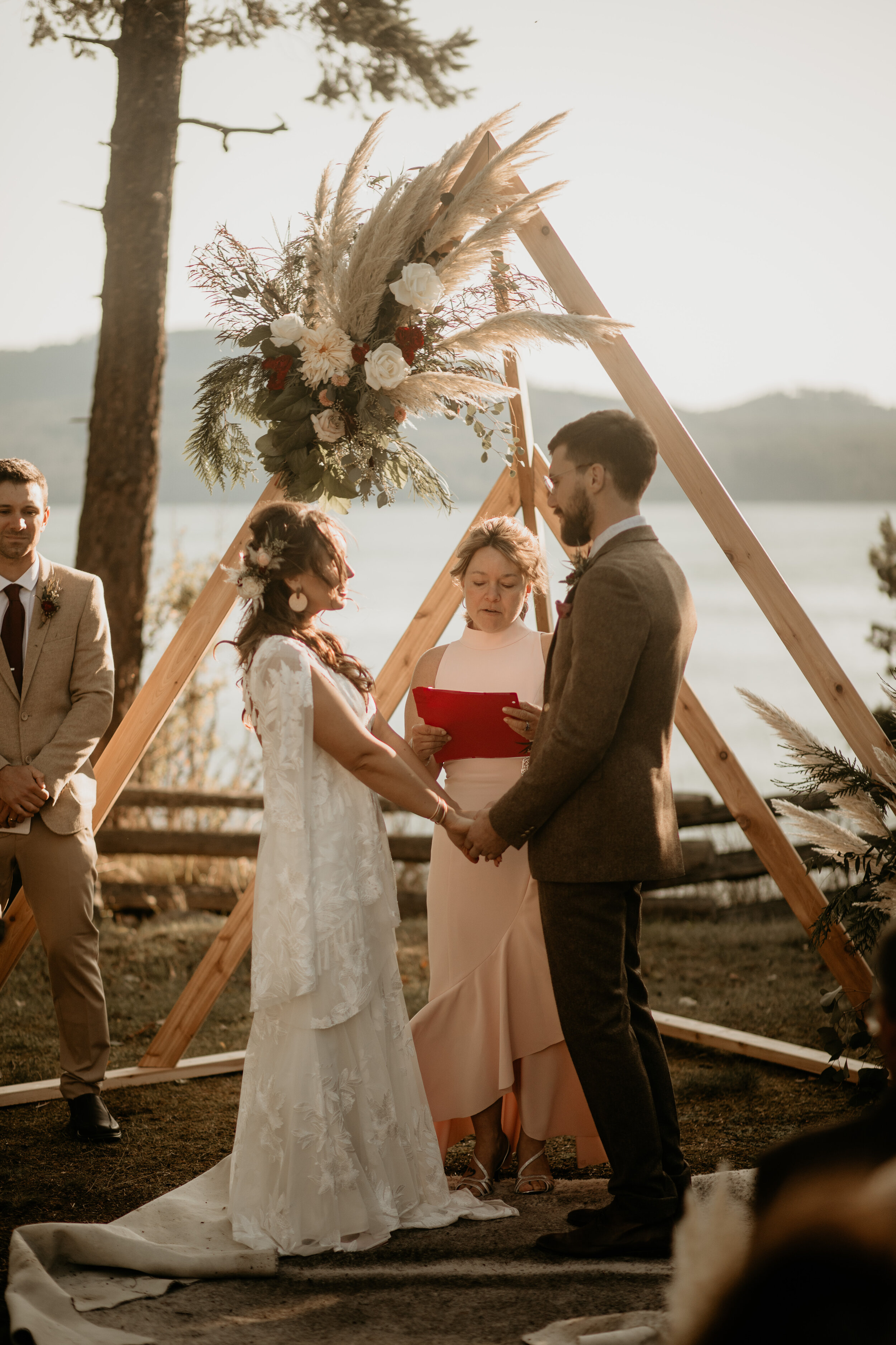 Orcas Island elopement - San Juan Island elopement - San Juan Island wedding - Orcas Island wedding - Orcas island elopement photographer -San Juan Island wedding photographer - Friday Harbor elopement - Island elopement vibes - fall elopement inspi…