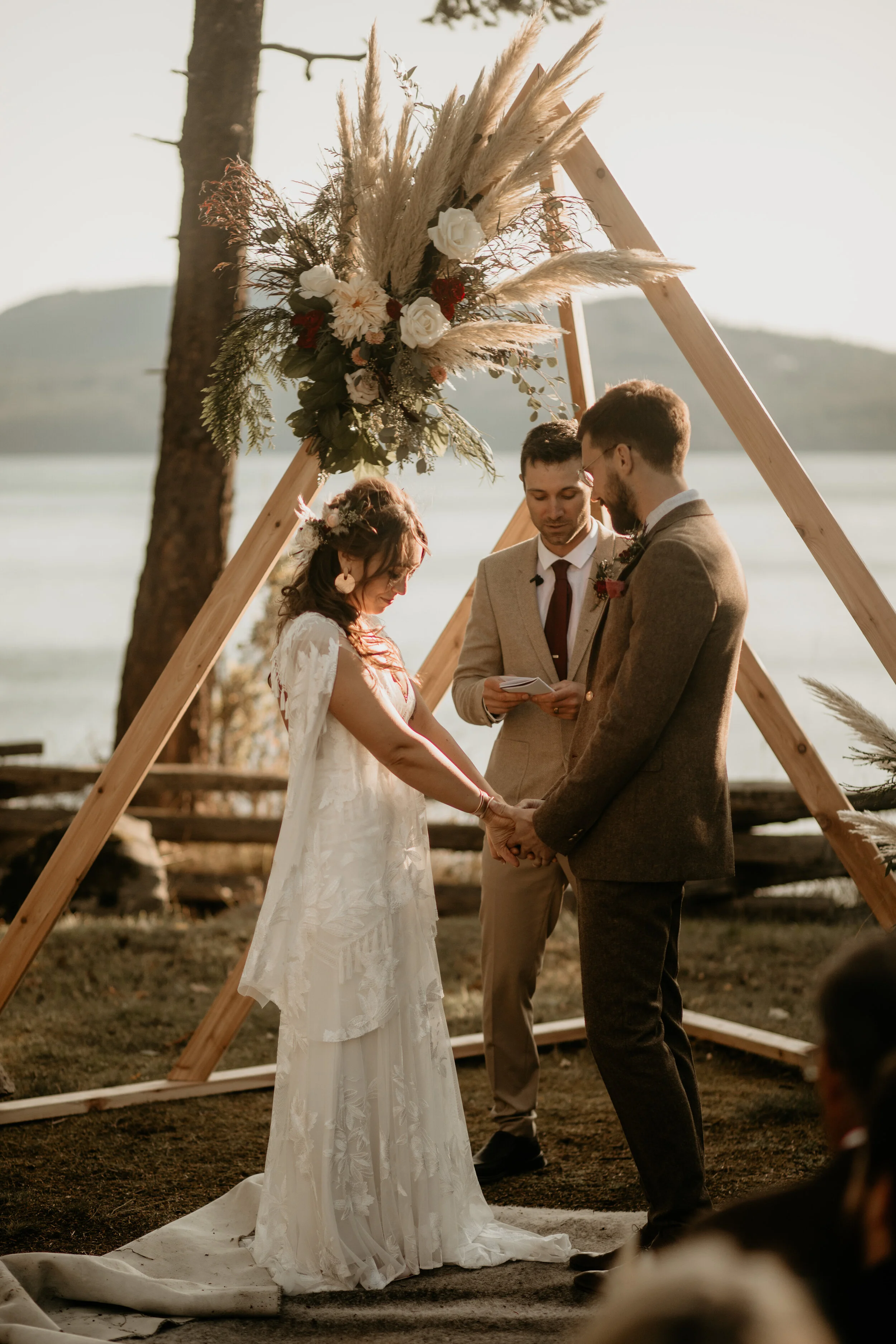 Orcas Island elopement - San Juan Island elopement - San Juan Island wedding - Orcas Island wedding - Orcas island elopement photographer -San Juan Island wedding photographer - Friday Harbor elopement - Island elopement vibes - fall elopement inspi…
