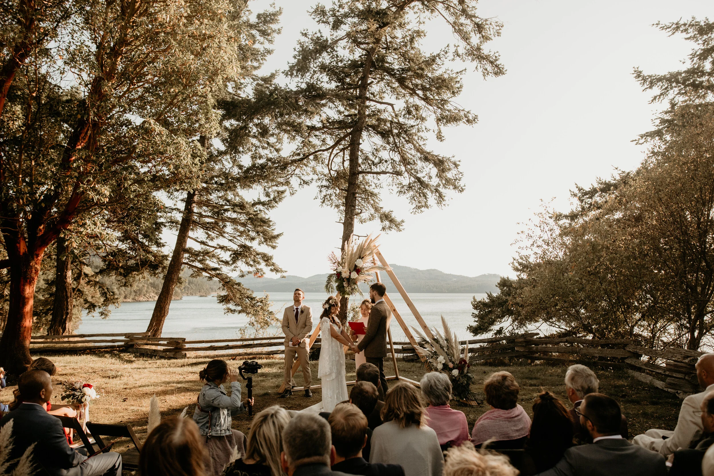 Orcas Island elopement - San Juan Island elopement - San Juan Island wedding - Orcas Island wedding - Orcas island elopement photographer -San Juan Island wedding photographer - Friday Harbor elopement - Island elopement vibes - fall elopement inspi…