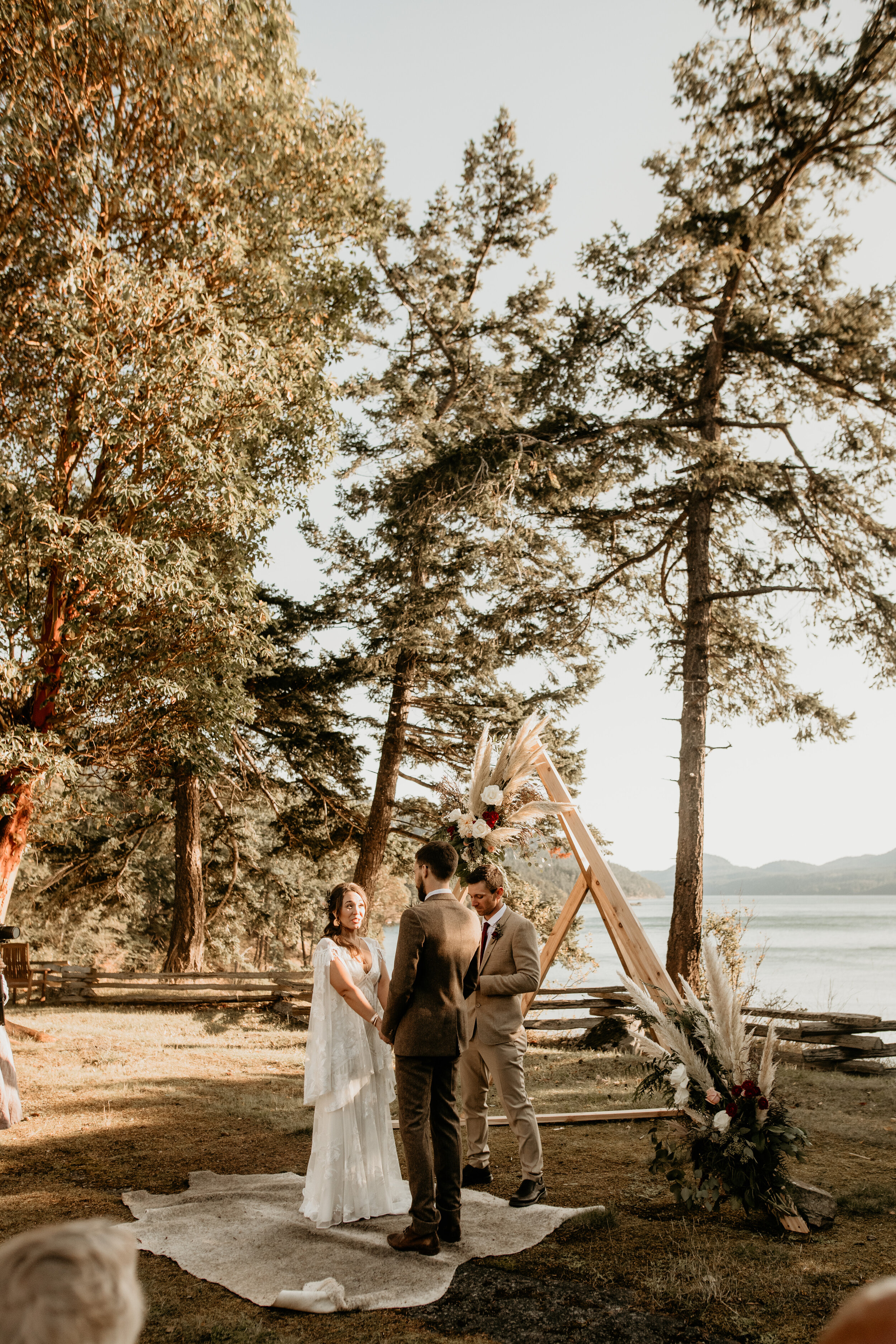 Orcas Island elopement - San Juan Island elopement - San Juan Island wedding - Orcas Island wedding - Orcas island elopement photographer -San Juan Island wedding photographer - Friday Harbor elopement - Island elopement vibes - fall elopement inspi…