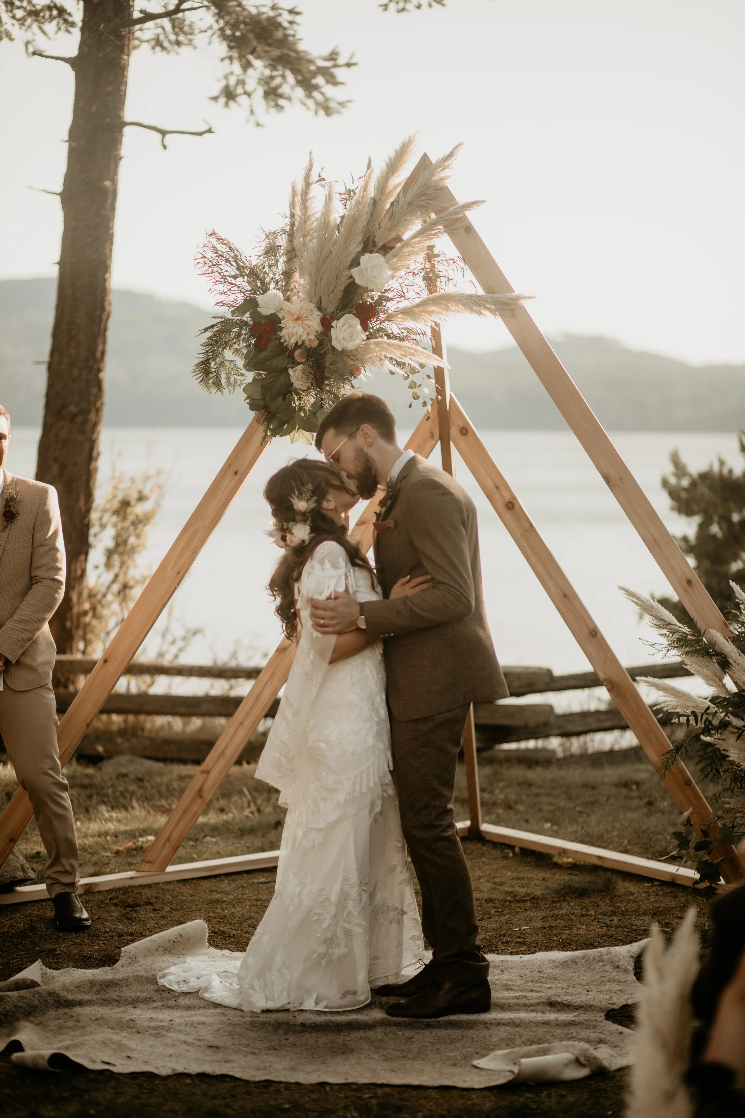 Orcas Island elopement - San Juan Island elopement - San Juan Island wedding - Orcas Island wedding - Orcas island elopement photographer -San Juan Island wedding photographer - Friday Harbor elopement - Island elopement vibes - fall elopement inspi…
