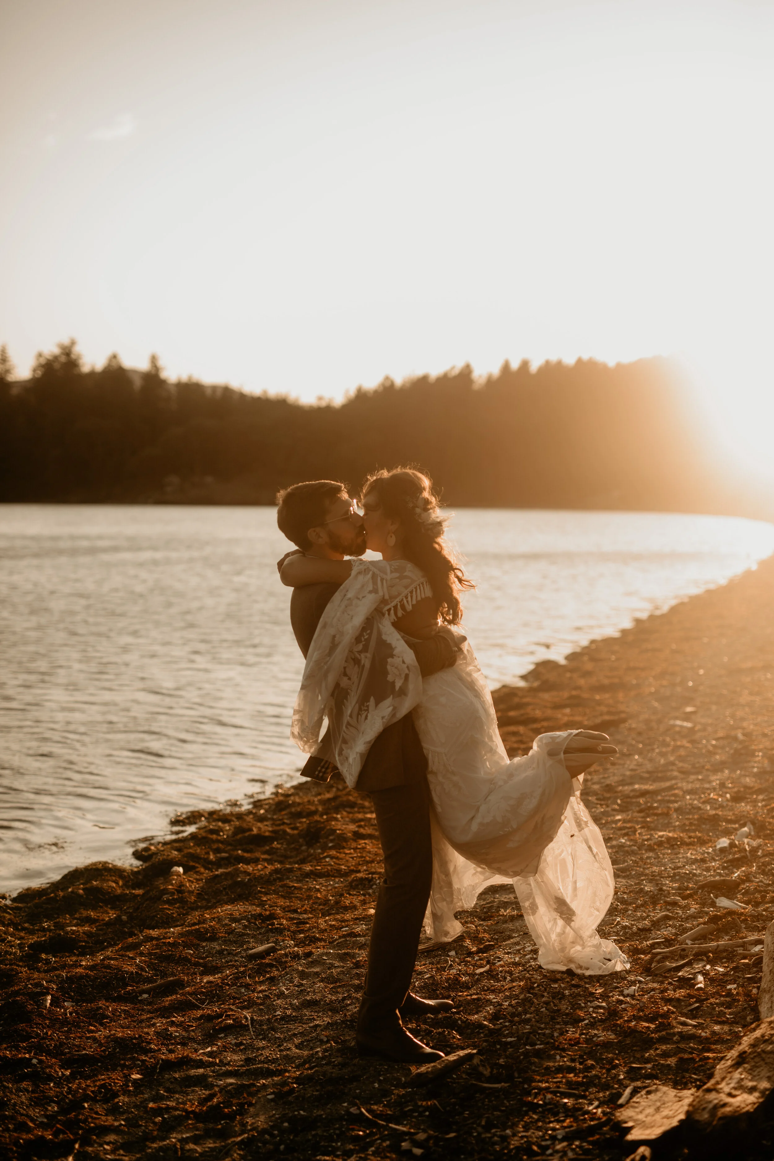 Orcas Island elopement - San Juan Island elopement - San Juan Island wedding - Orcas Island wedding - Orcas island elopement photographer -San Juan Island wedding photographer - Friday Harbor elopement - Island elopement vibes - fall elopement inspi…