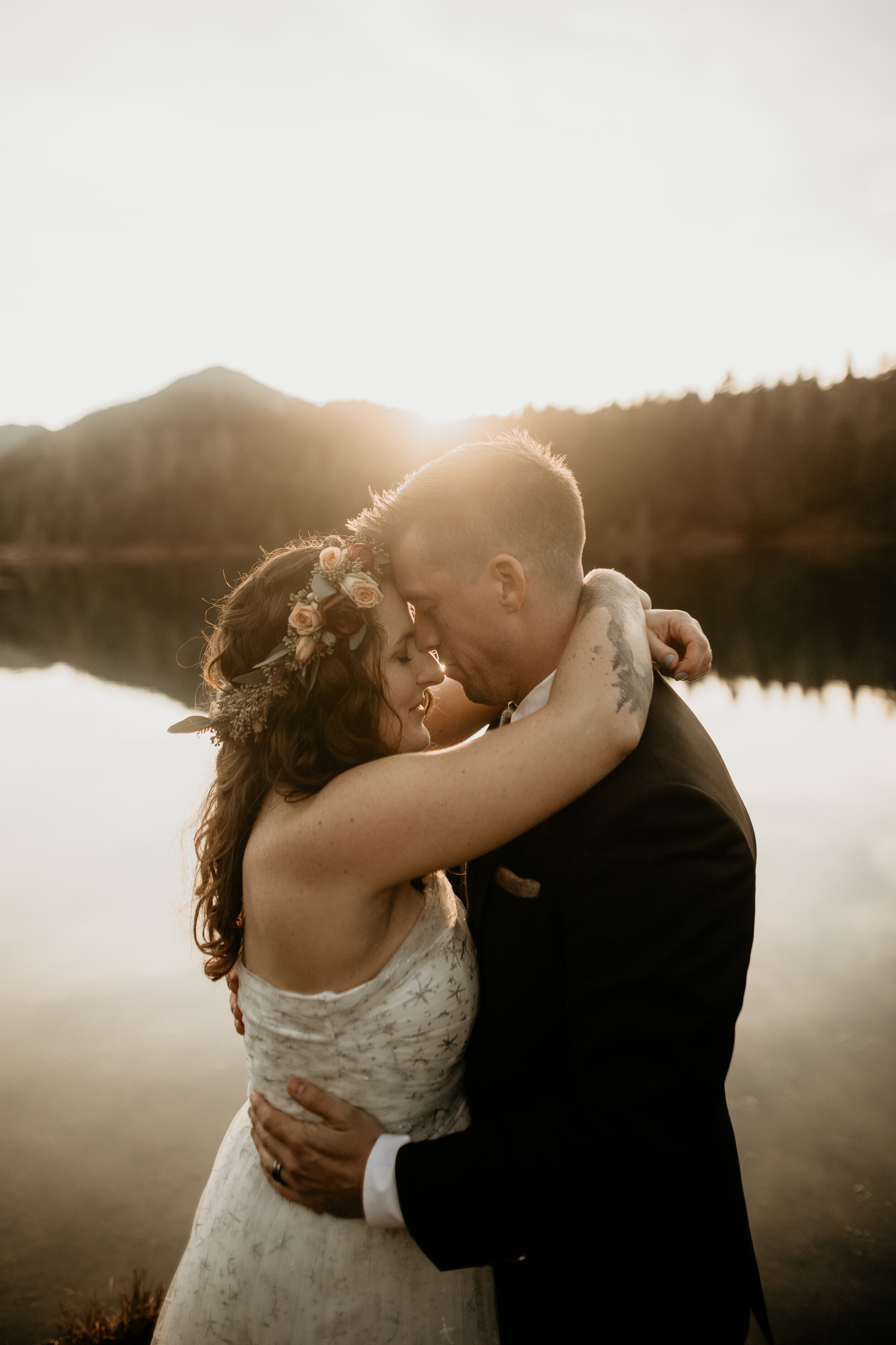 Gold Creek Pond elopement - Snoqualmie pass elopement - Hyatt elopement - gold creek pond wedding - gold creek pond elopement photographer - snoqualmie pass wedding photographer - pnw elopement - mountain elopement vibes - fall elopement inspiration…