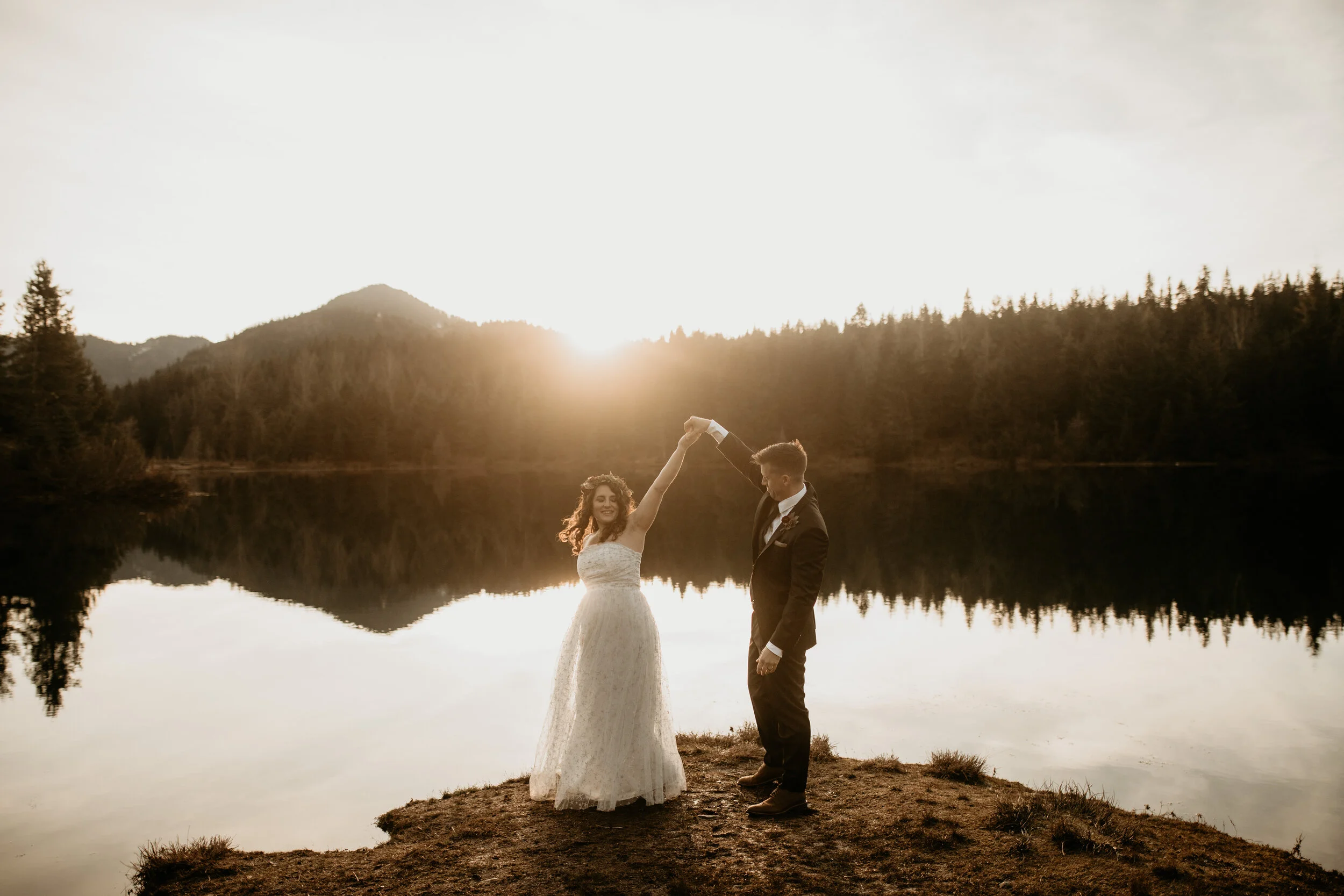 Gold Creek Pond elopement - Snoqualmie pass elopement - Hyatt elopement - gold creek pond wedding - gold creek pond elopement photographer - snoqualmie pass wedding photographer - pnw elopement - mountain elopement vibes - fall elopement inspiration…