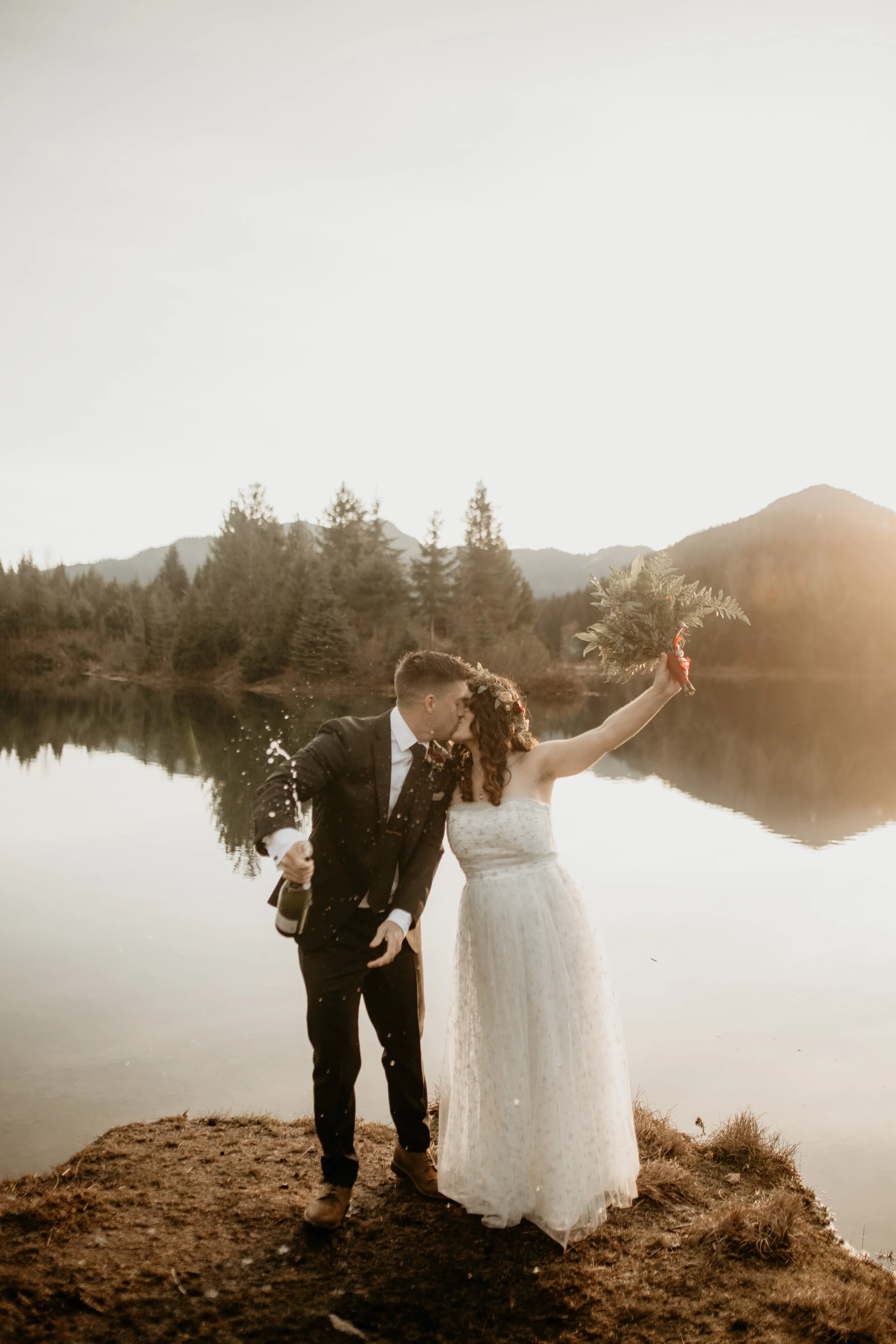 Gold Creek Pond elopement - Snoqualmie pass elopement - Hyatt elopement - gold creek pond wedding - gold creek pond elopement photographer - snoqualmie pass wedding photographer - pnw elopement - mountain elopement vibes - fall elopement inspiration…