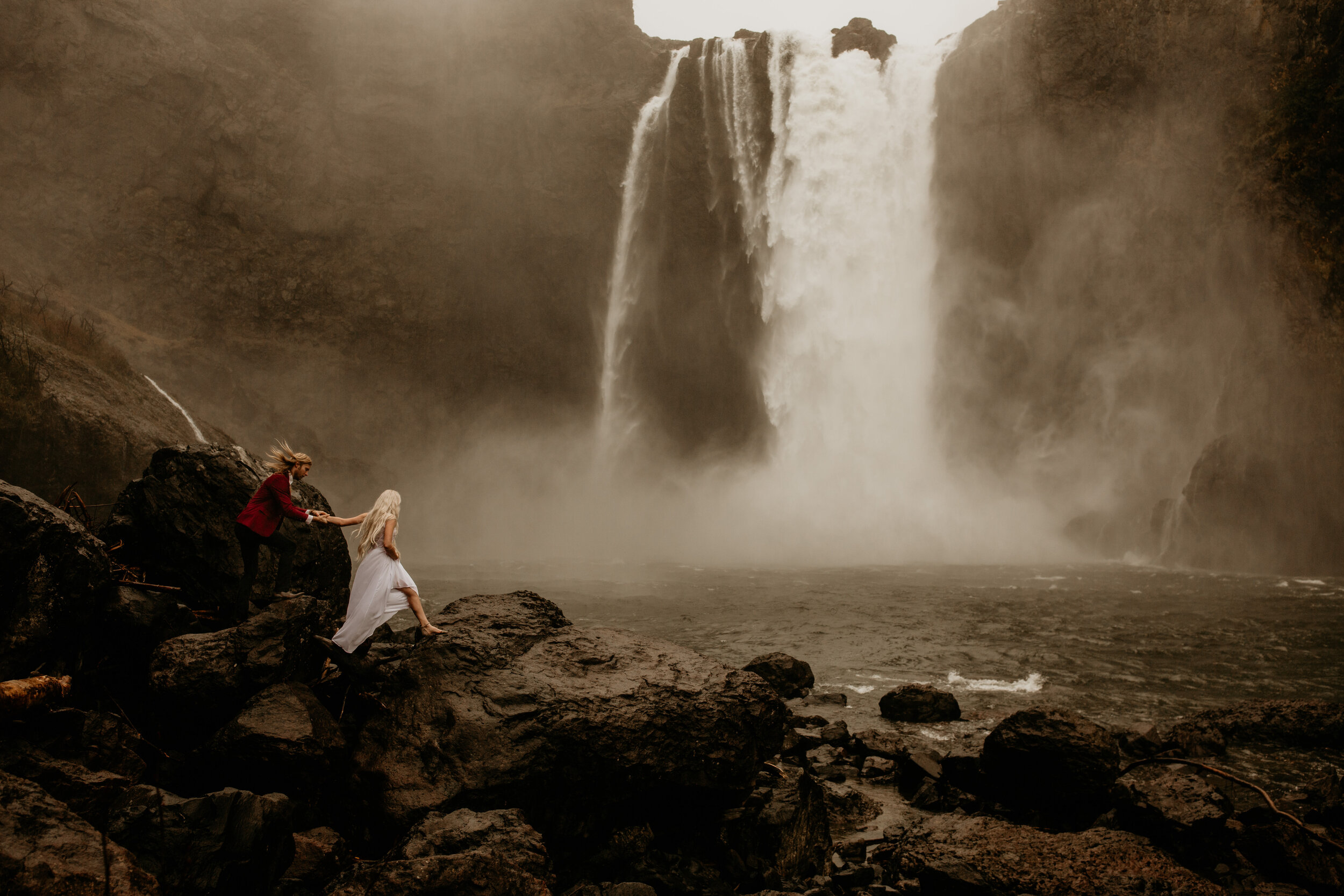 snoqualmie-falls-elopement-photographer-18.jpg