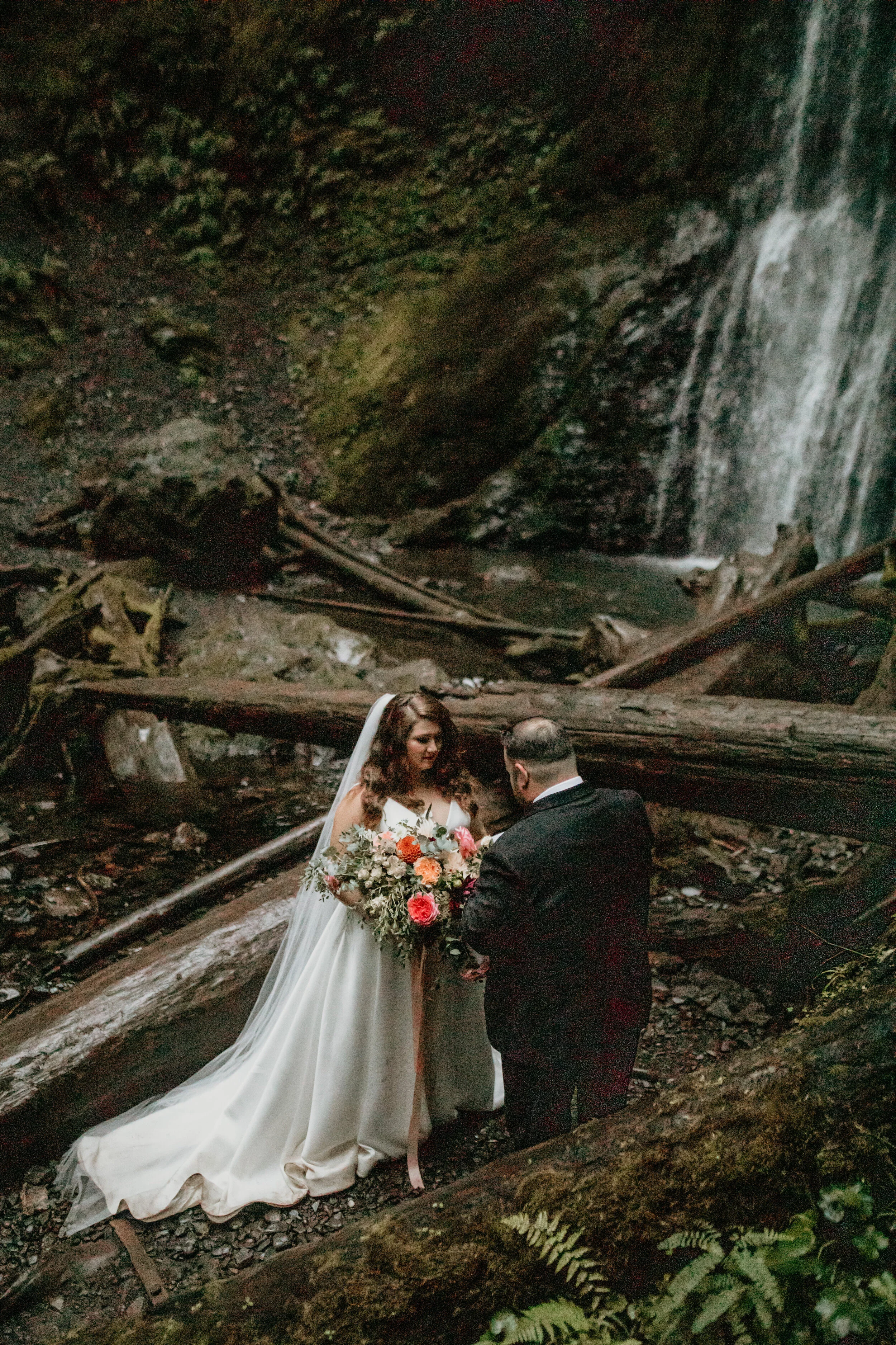 Olympic-national-park-lake-crescent-elopement-Ceremony-45.jpg
