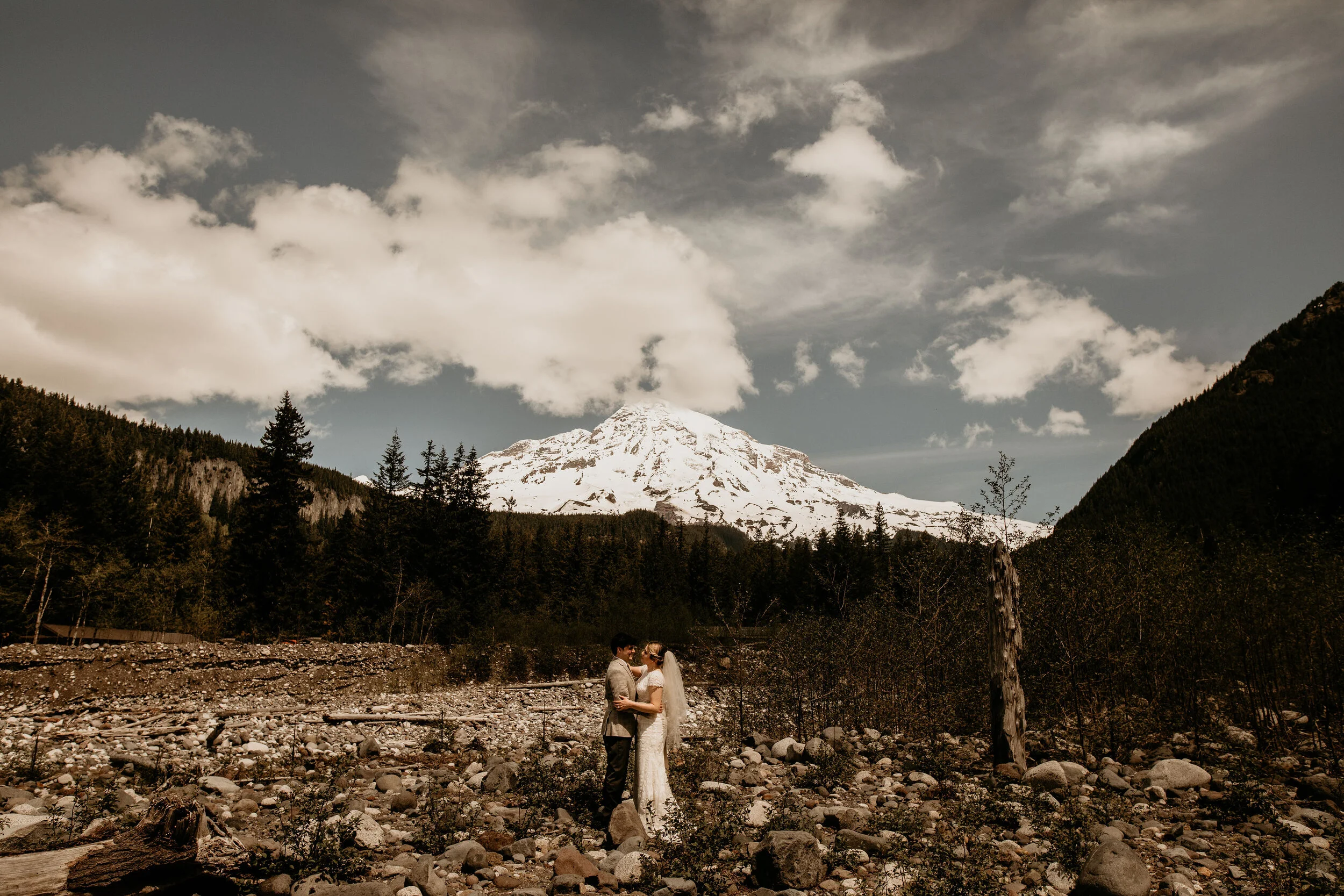 Salish-lodge-ssnoqualmie-falls-elopement-Mount-Rainier-8.jpg