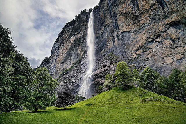 03-best-waterfalls-switzerland-staubbach-falls.jpg