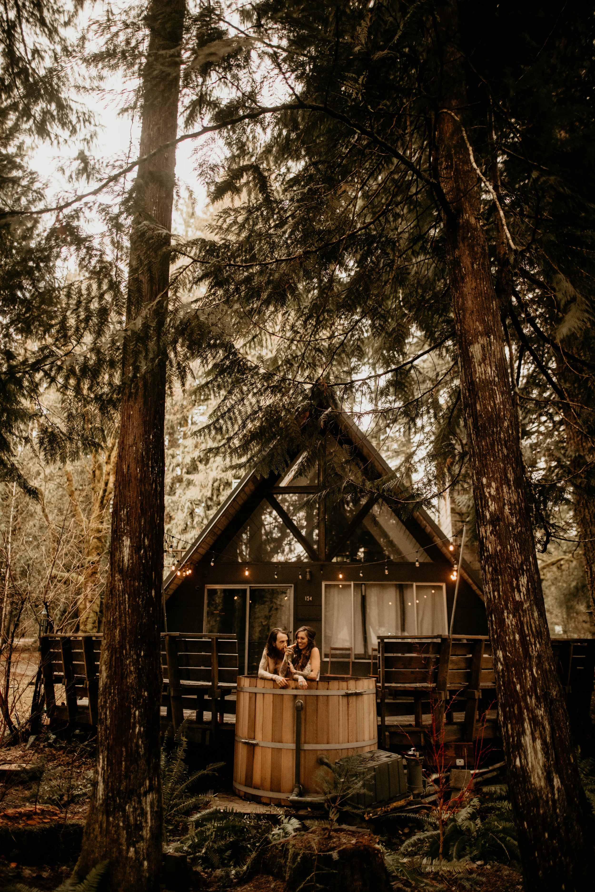 hot tub engagement photos